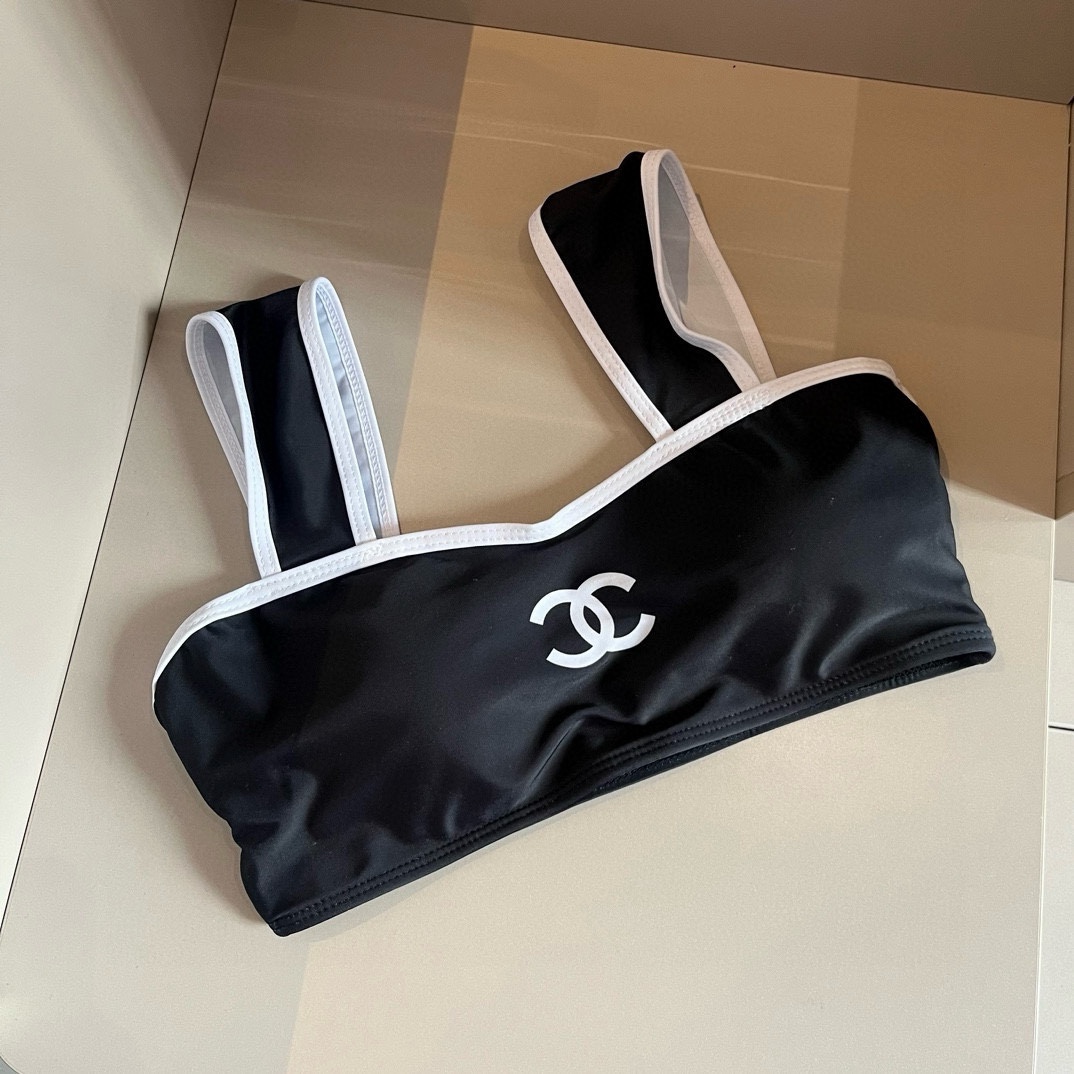 。
Chanel 香奈儿新款比基尼泳衣👙❤️😍🥰适合多种场景的游泳衣🏊‍♀️海边 游泳池 温泉 水上乐园