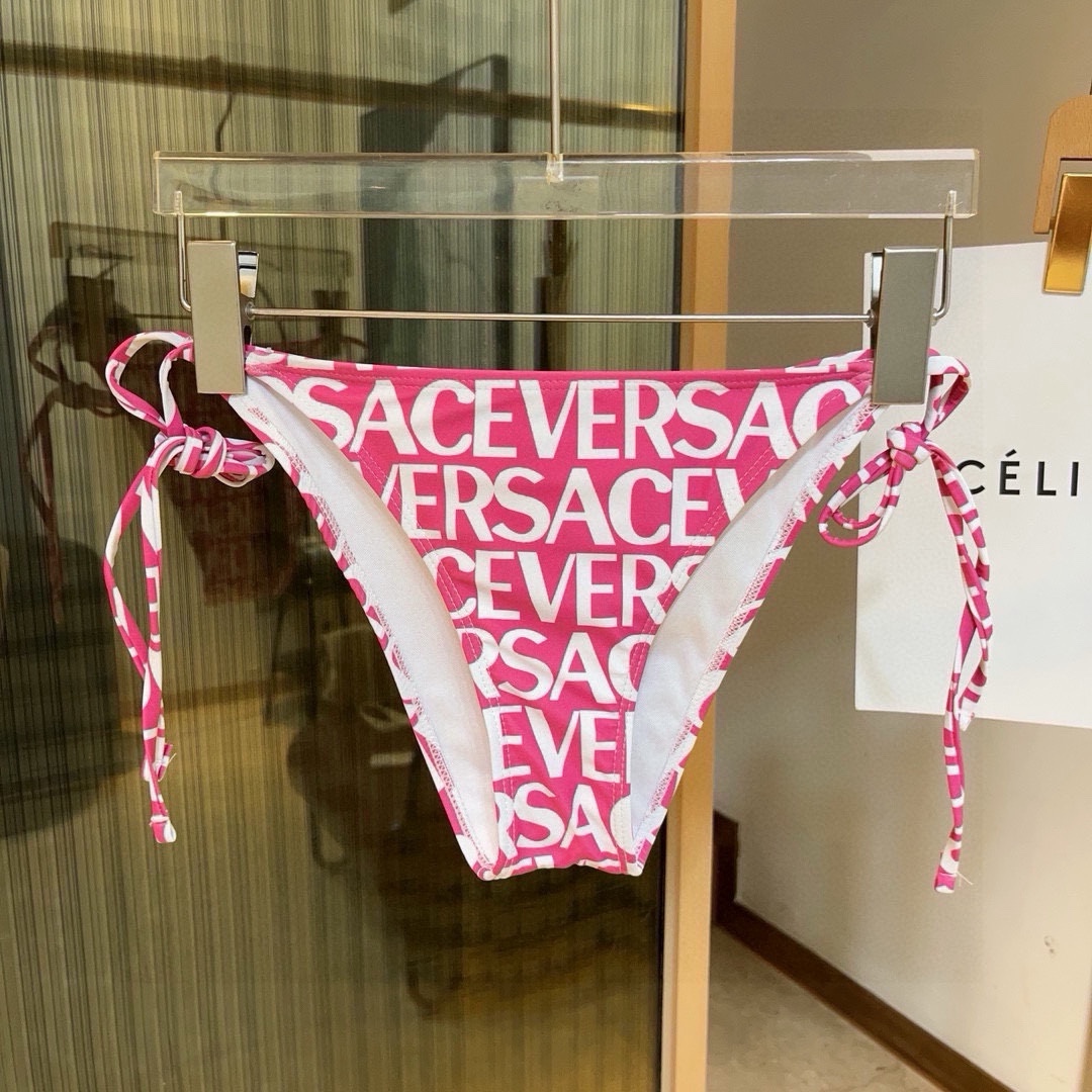  🆕
范思哲比基尼👙👙❤️😍🥰适合多种场景的游泳衣🏊‍♀️海边 游泳池 温泉 水上乐园 漂流都可以😌内搭