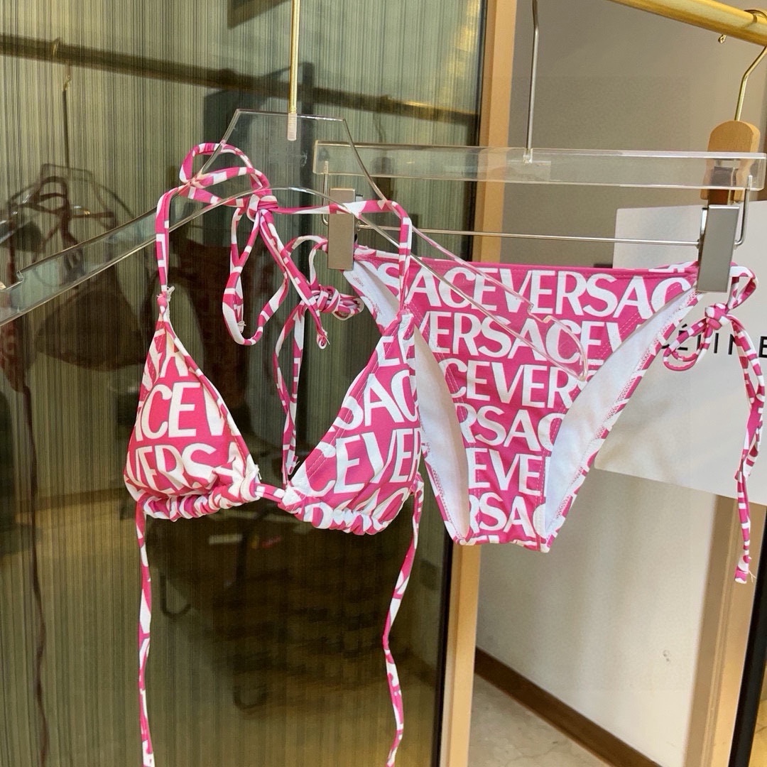  🆕
范思哲比基尼👙👙❤️😍🥰适合多种场景的游泳衣🏊‍♀️海边 游泳池 温泉 水上乐园 漂流都可以😌内搭