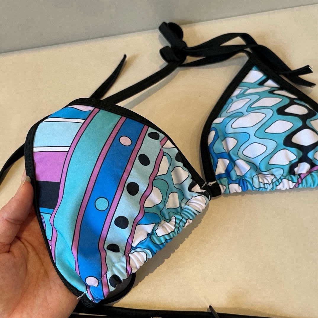  🆕

潮牌新款比基尼分体泳衣 码数：S M L XL