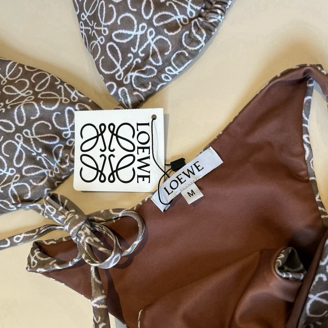  🆕
范思哲官方新款泳衣比基尼👙，高端定制，S M L XL