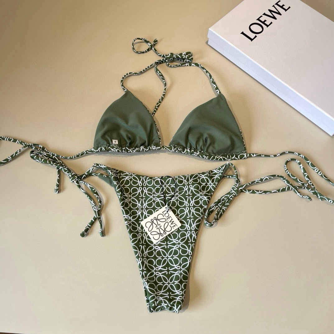  🆕
罗意威LOEWE新款比基尼泳衣👙❤️😍🥰适合多种场景的游泳衣🏊‍♀️海边 游泳池 温泉 水上乐园 