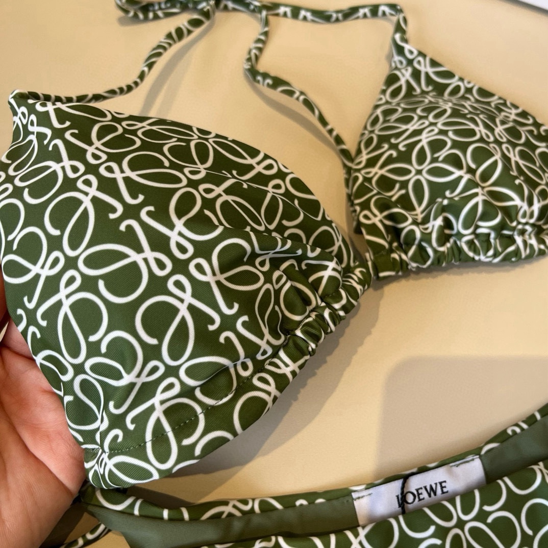  🆕
罗意威LOEWE新款比基尼泳衣👙❤️😍🥰适合多种场景的游泳衣🏊‍♀️海边 游泳池 温泉 水上乐园 