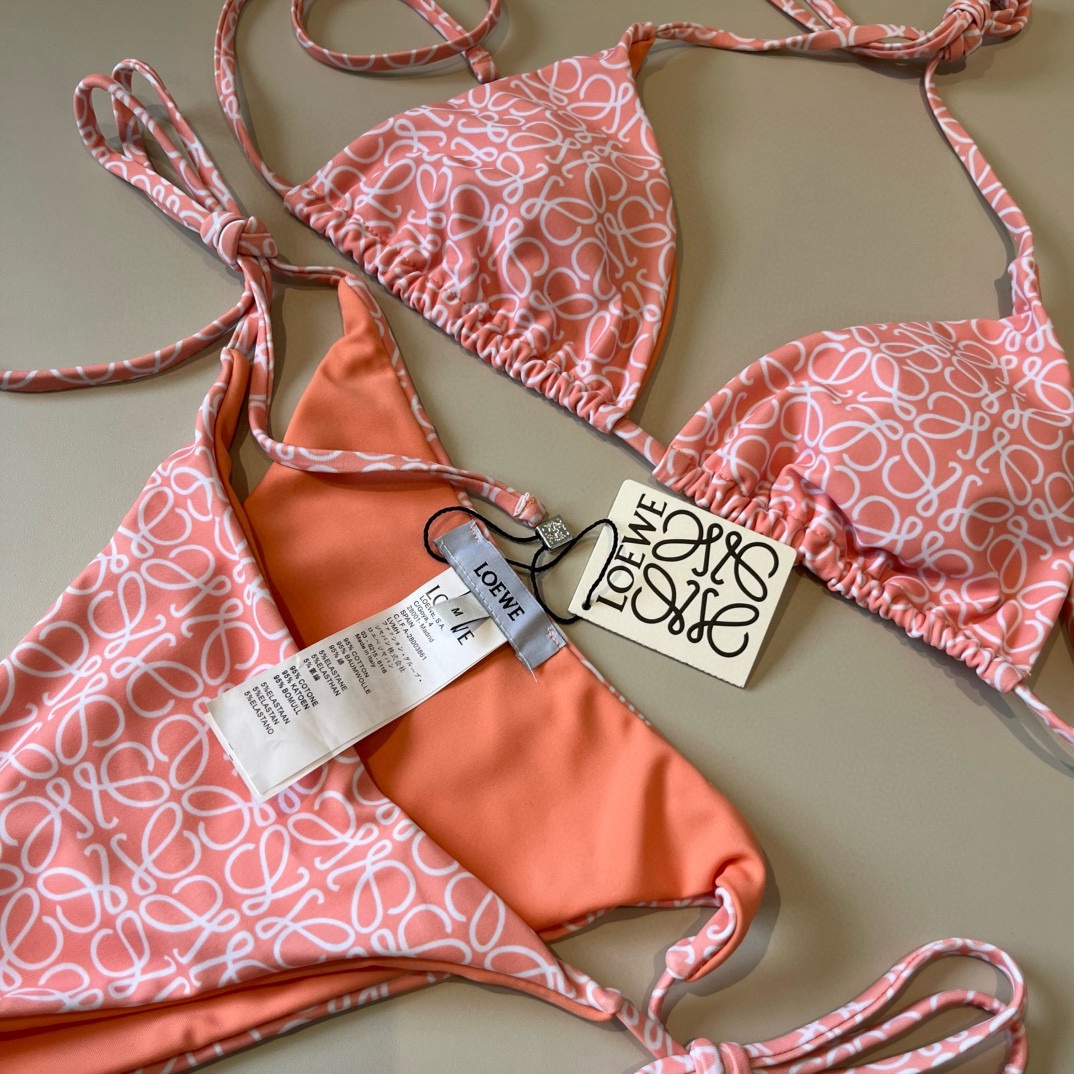  🆕
罗意威LOEWE新款比基尼泳衣👙❤️😍🥰适合多种场景的游泳衣🏊‍♀️海边 游泳池 温泉 水上乐园 