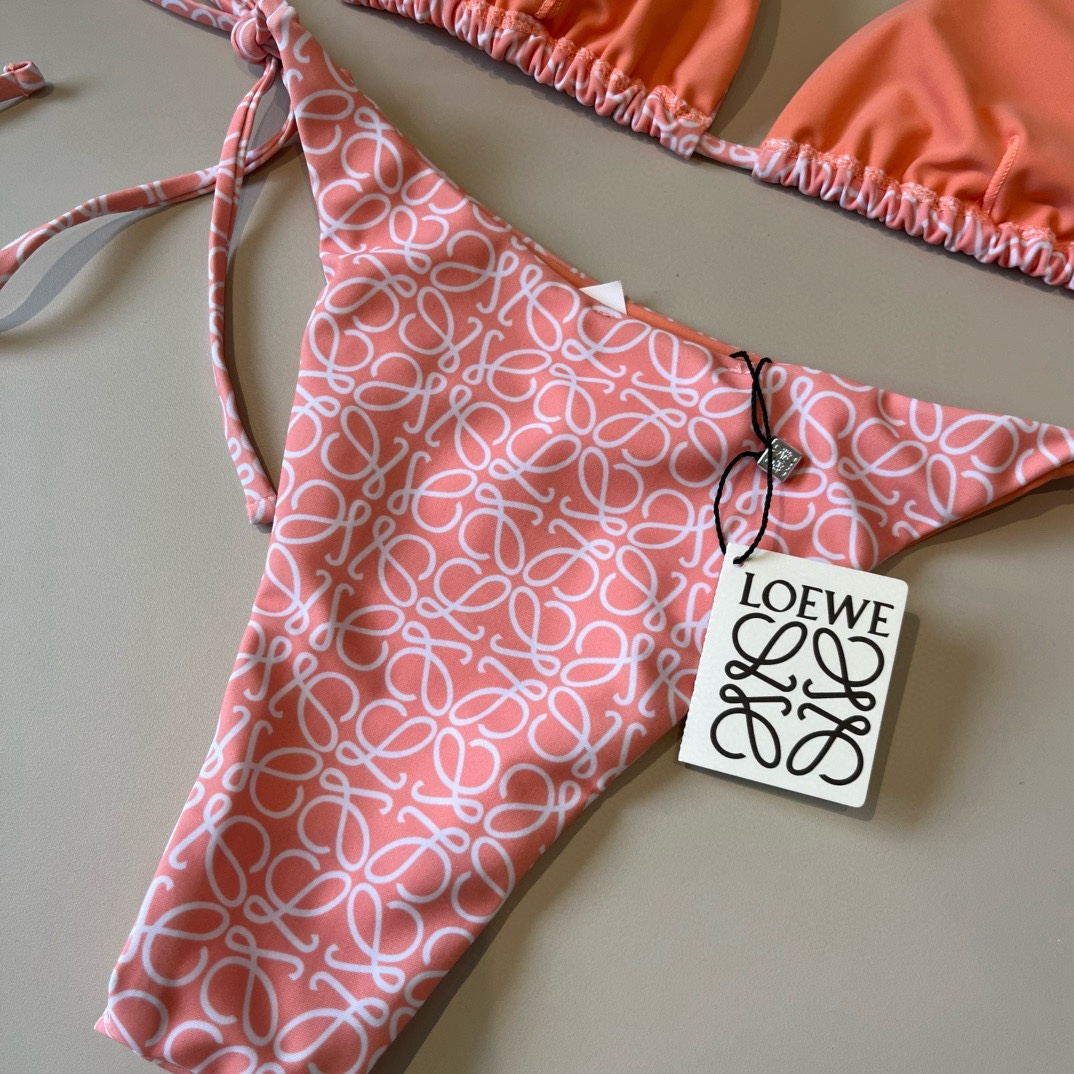 🆕
罗意威LOEWE新款比基尼泳衣👙❤️😍🥰适合多种场景的游泳衣🏊‍♀️海边 游泳池 温泉 水上乐园 
