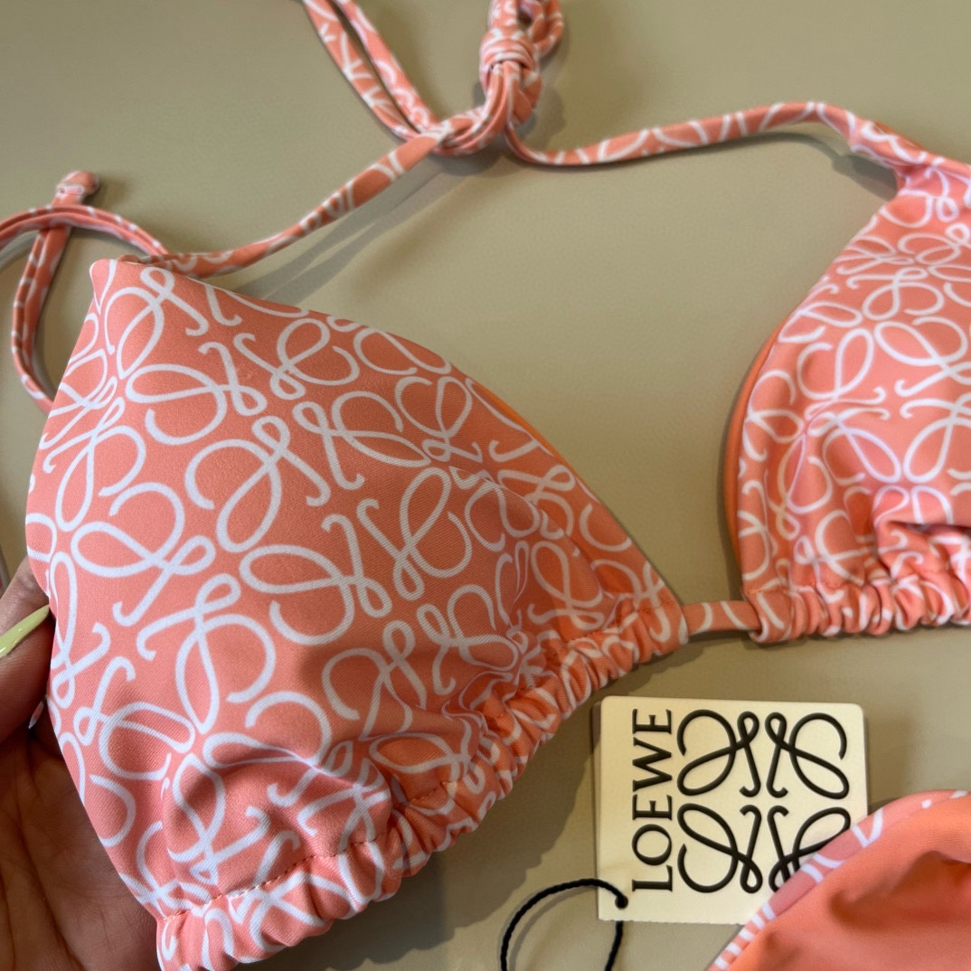  🆕
罗意威LOEWE新款比基尼泳衣👙❤️😍🥰适合多种场景的游泳衣🏊‍♀️海边 游泳池 温泉 水上乐园 