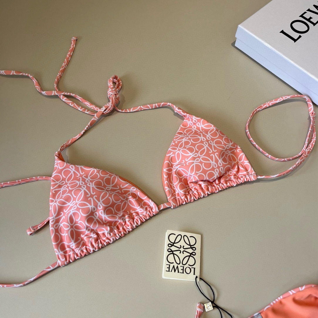  🆕
罗意威LOEWE新款比基尼泳衣👙❤️😍🥰适合多种场景的游泳衣🏊‍♀️海边 游泳池 温泉 水上乐园 