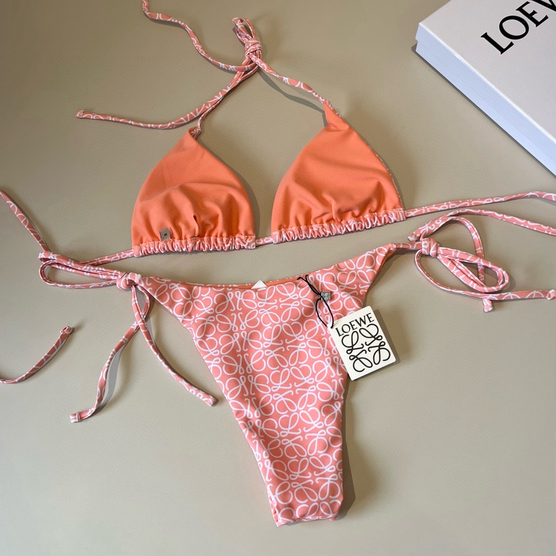  🆕
罗意威LOEWE新款比基尼泳衣👙❤️😍🥰适合多种场景的游泳衣🏊‍♀️海边 游泳池 温泉 水上乐园 