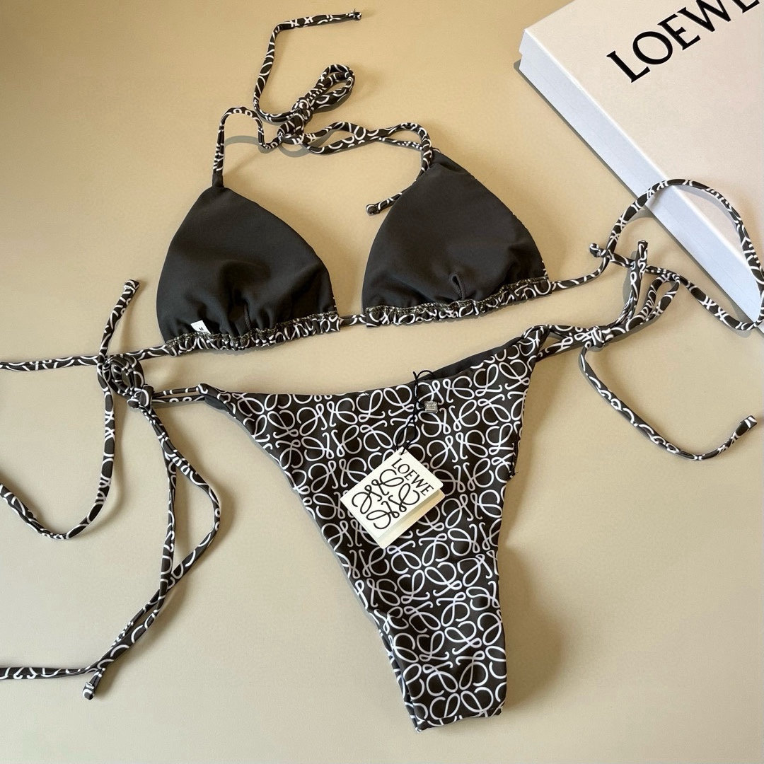  🆕
罗意威LOEWE新款比基尼泳衣👙❤️😍🥰适合多种场景的游泳衣🏊‍♀️海边 游泳池 温泉 水上乐园 