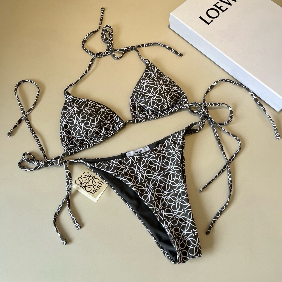  🆕
罗意威LOEWE新款比基尼泳衣👙❤️😍🥰适合多种场景的游泳衣🏊‍♀️海边 游泳池 温泉 水上乐园 