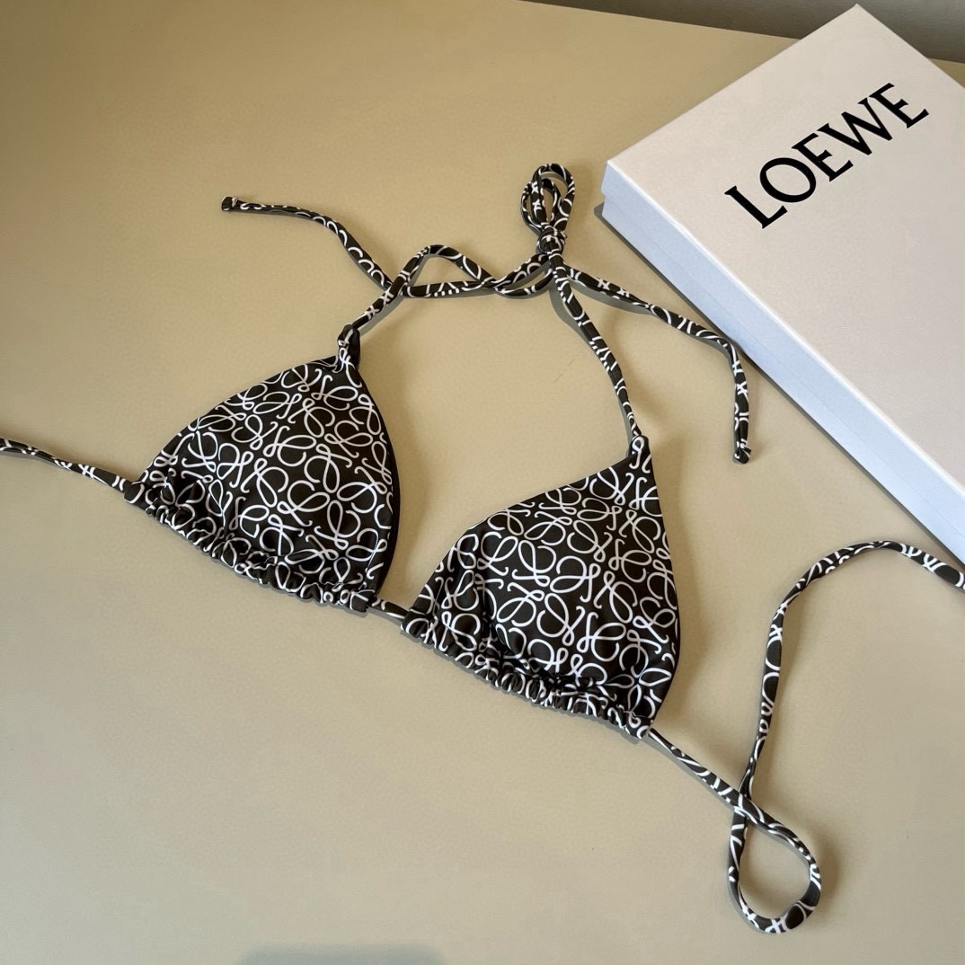  🆕
罗意威LOEWE新款比基尼泳衣👙❤️😍🥰适合多种场景的游泳衣🏊‍♀️海边 游泳池 温泉 水上乐园 