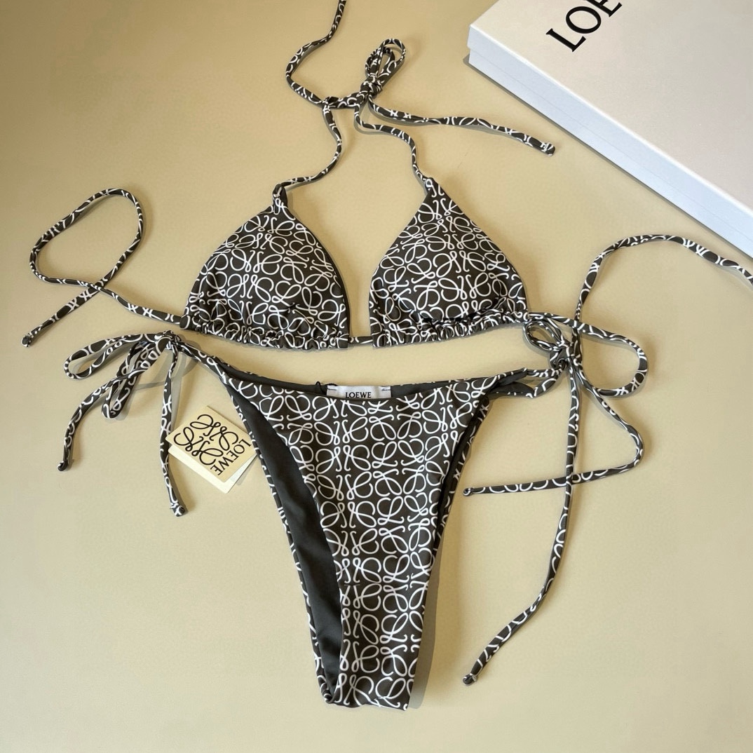  🆕
罗意威LOEWE新款比基尼泳衣👙❤️😍🥰适合多种场景的游泳衣🏊‍♀️海边 游泳池 温泉 水上乐园 
