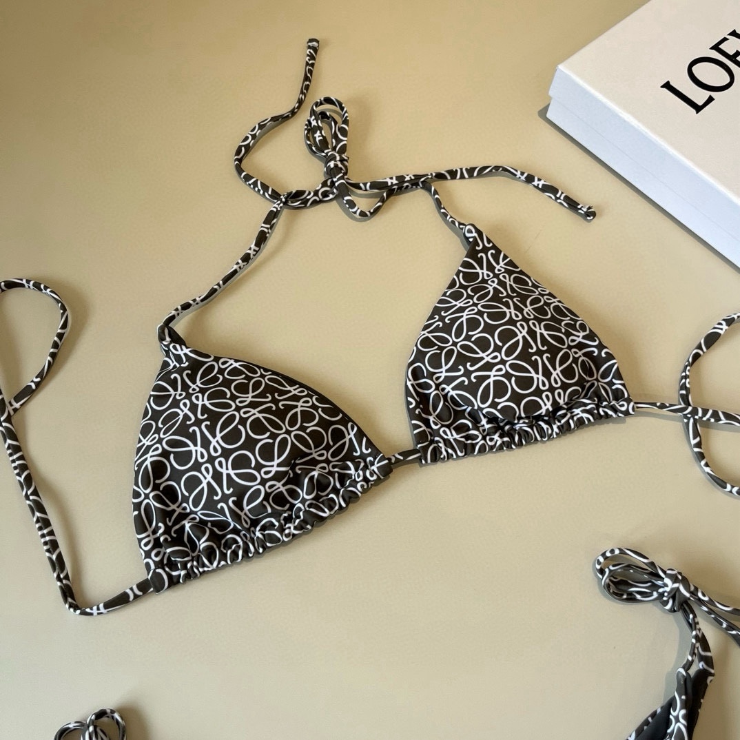  🆕
罗意威LOEWE新款比基尼泳衣👙❤️😍🥰适合多种场景的游泳衣🏊‍♀️海边 游泳池 温泉 水上乐园 