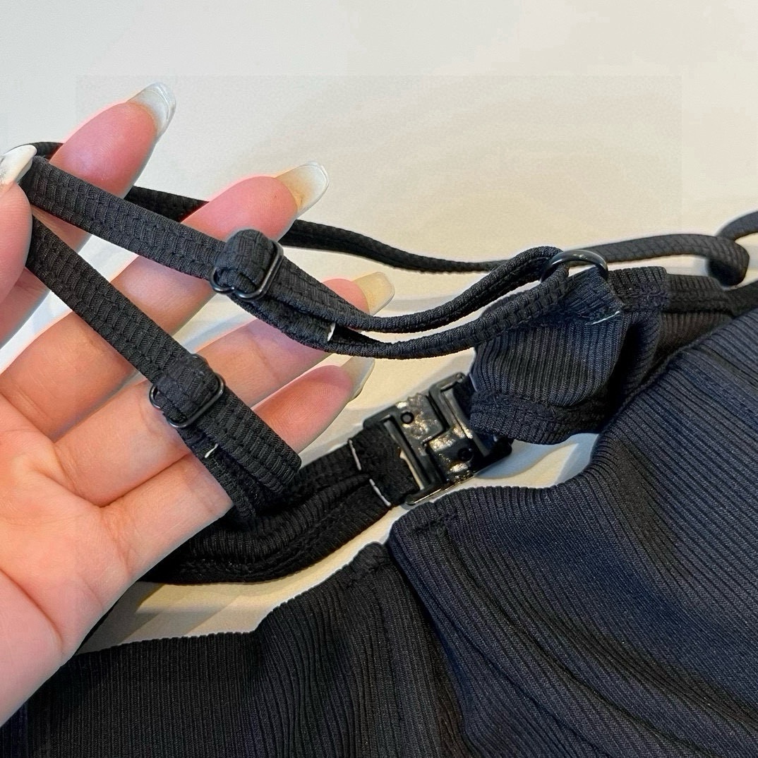  🆕
MiuMiu缪缪官方新款泳衣比基尼👙，高端定制，S M L XL