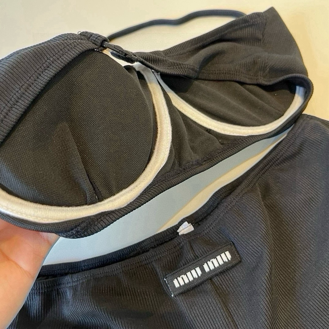  🆕
MiuMiu缪缪官方新款泳衣比基尼👙，高端定制，S M L XL