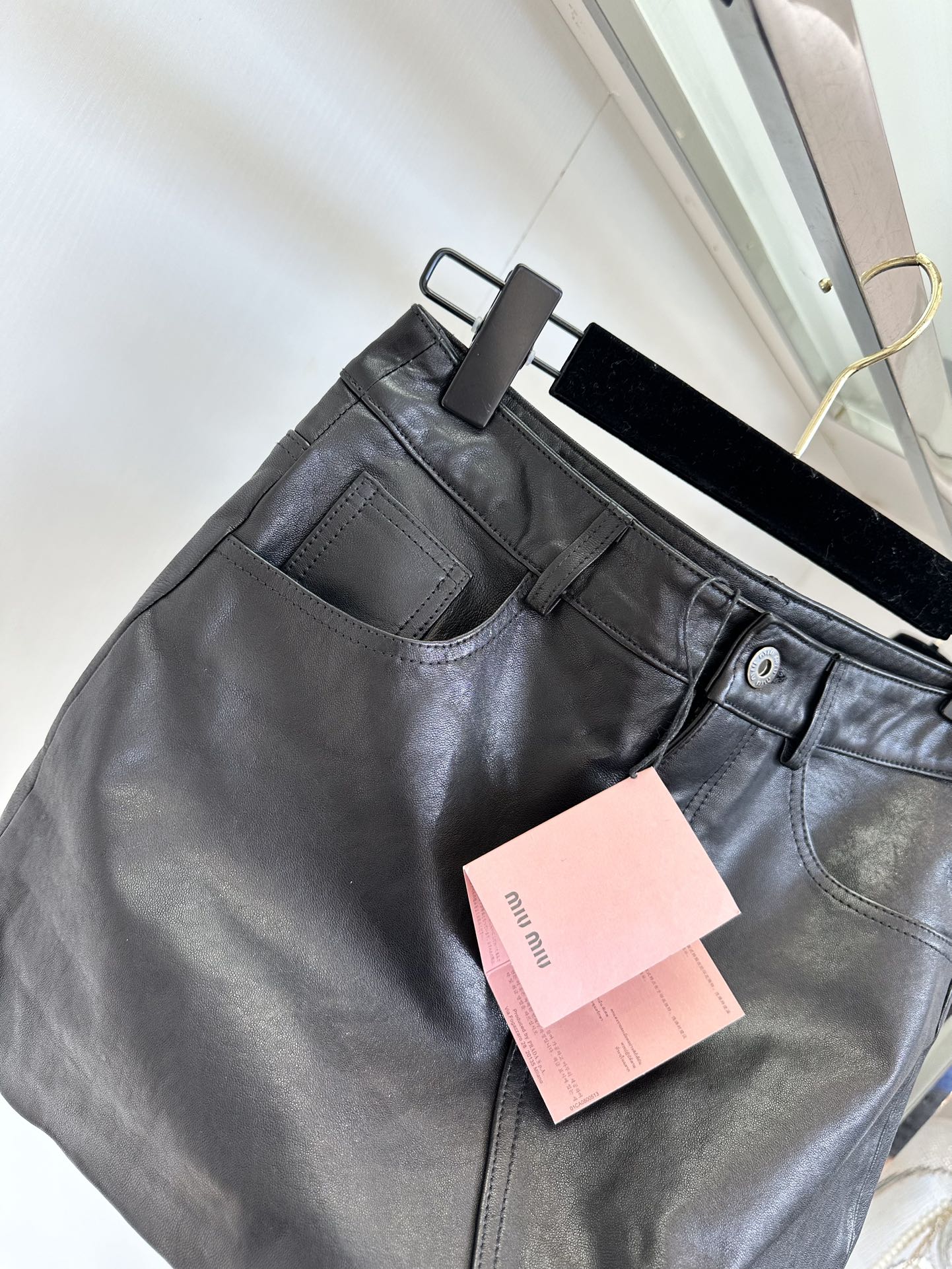 Elegant A-Line Lambskin Skirt: Versatile Black Skirt for Women 7 i1753433358 1169 5