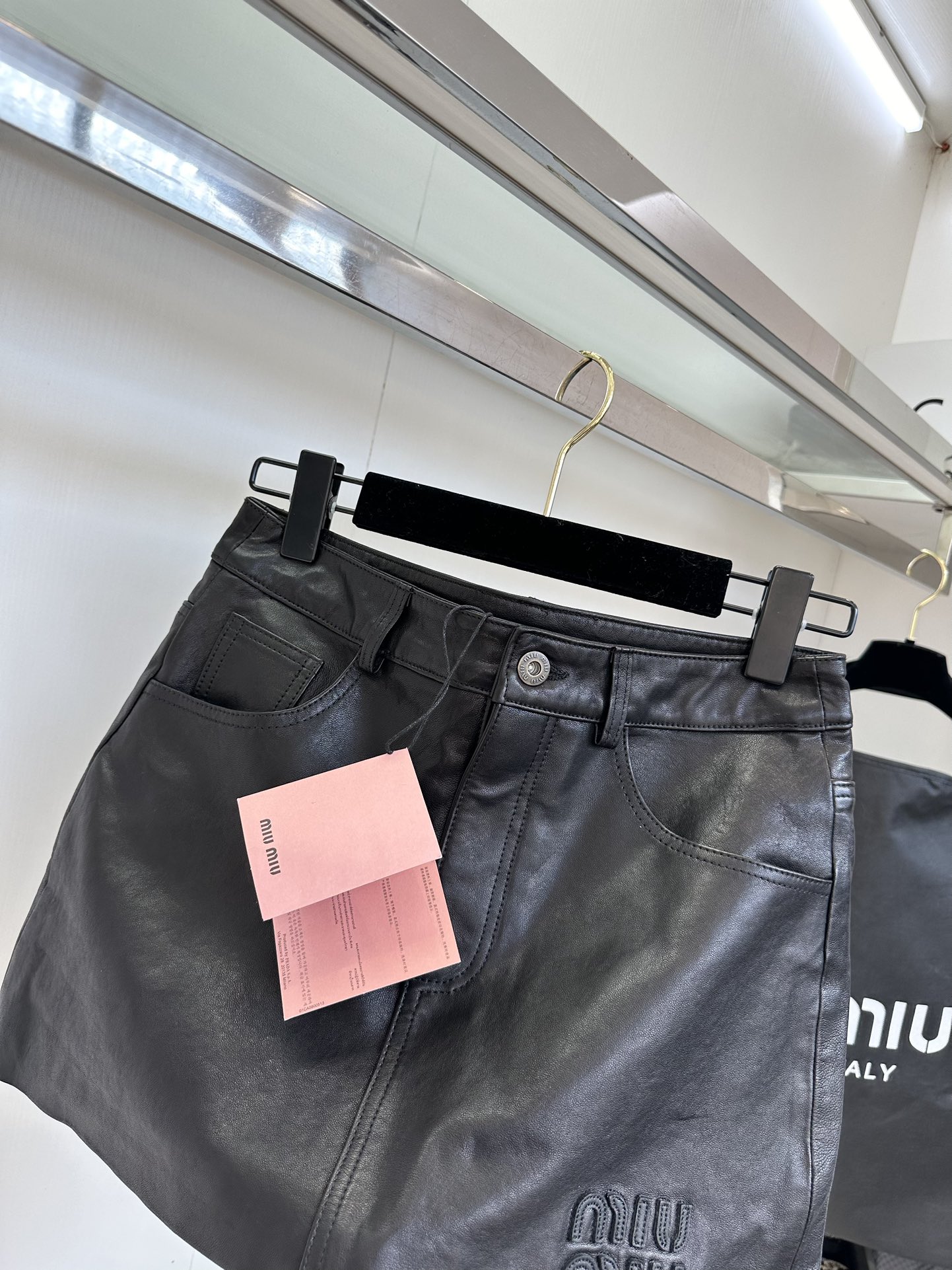 Elegant A-Line Lambskin Skirt: Versatile Black Skirt for Women 9 i1753433358 4135 7