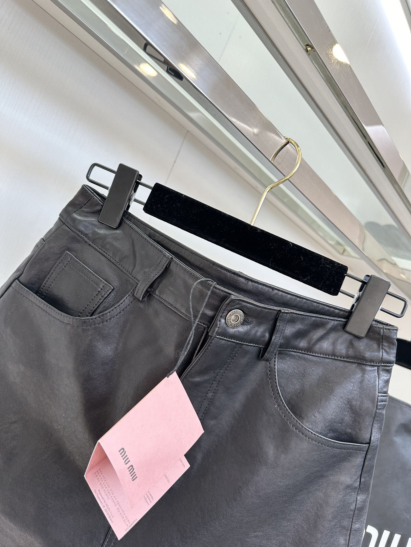 Elegant A-Line Lambskin Skirt: Versatile Black Skirt for Women 5 i1753433358 7128 3