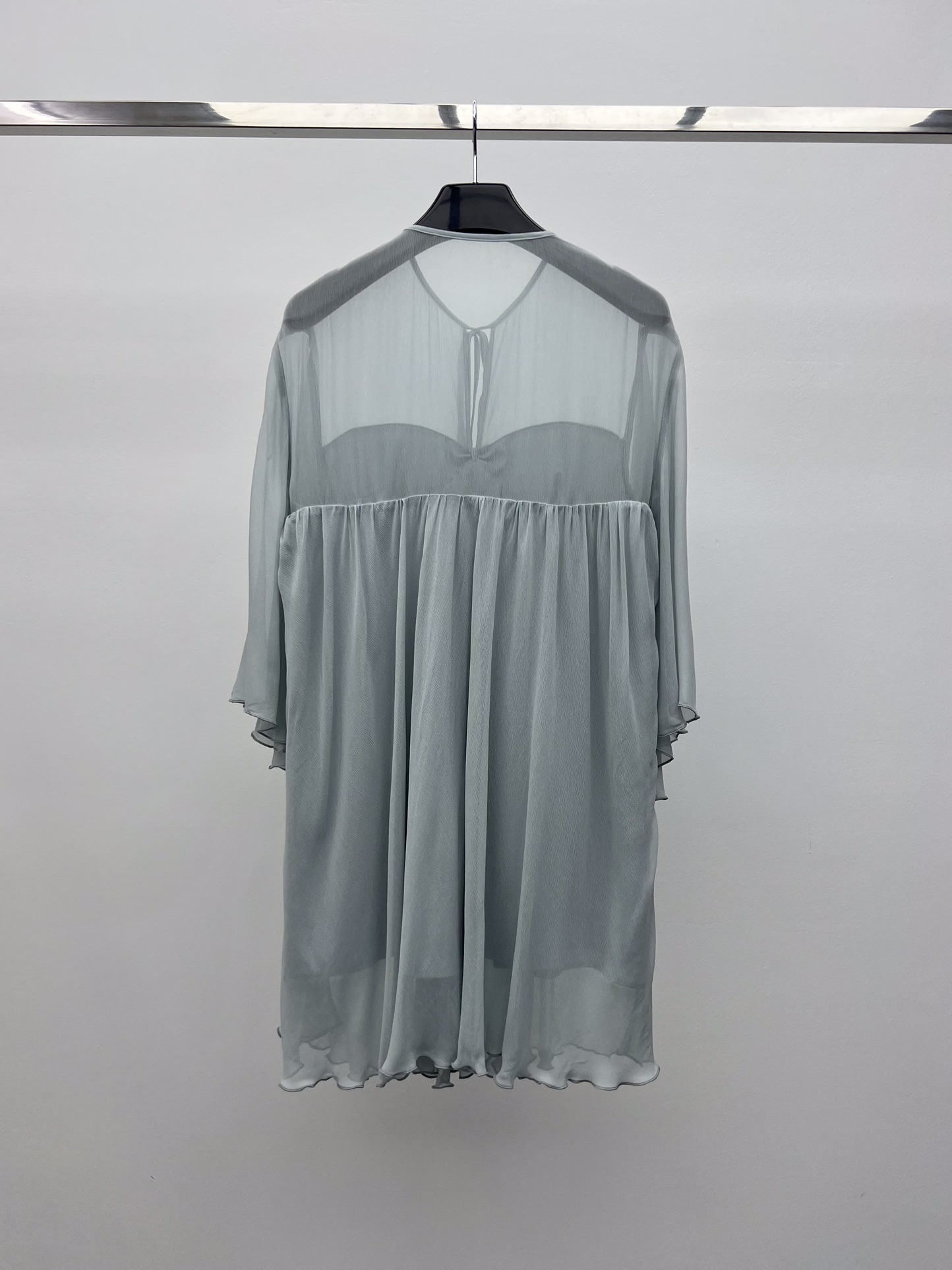 “Chloe Twilight Blue Dress: Soft Single-Rate Female Suit with Tie Details” - 图片 6