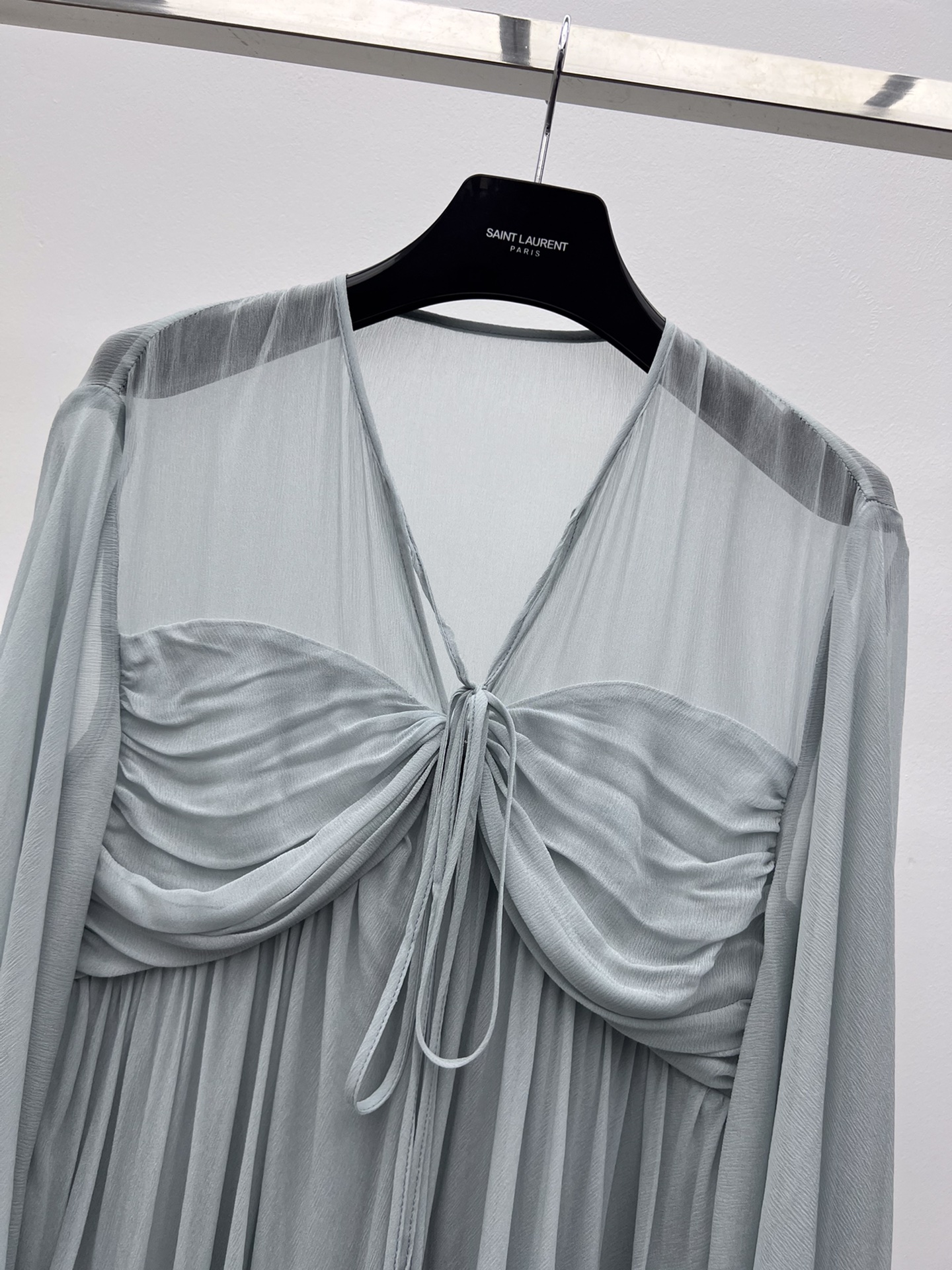 “Chloe Twilight Blue Dress: Soft Single-Rate Female Suit with Tie Details” - 图片 2