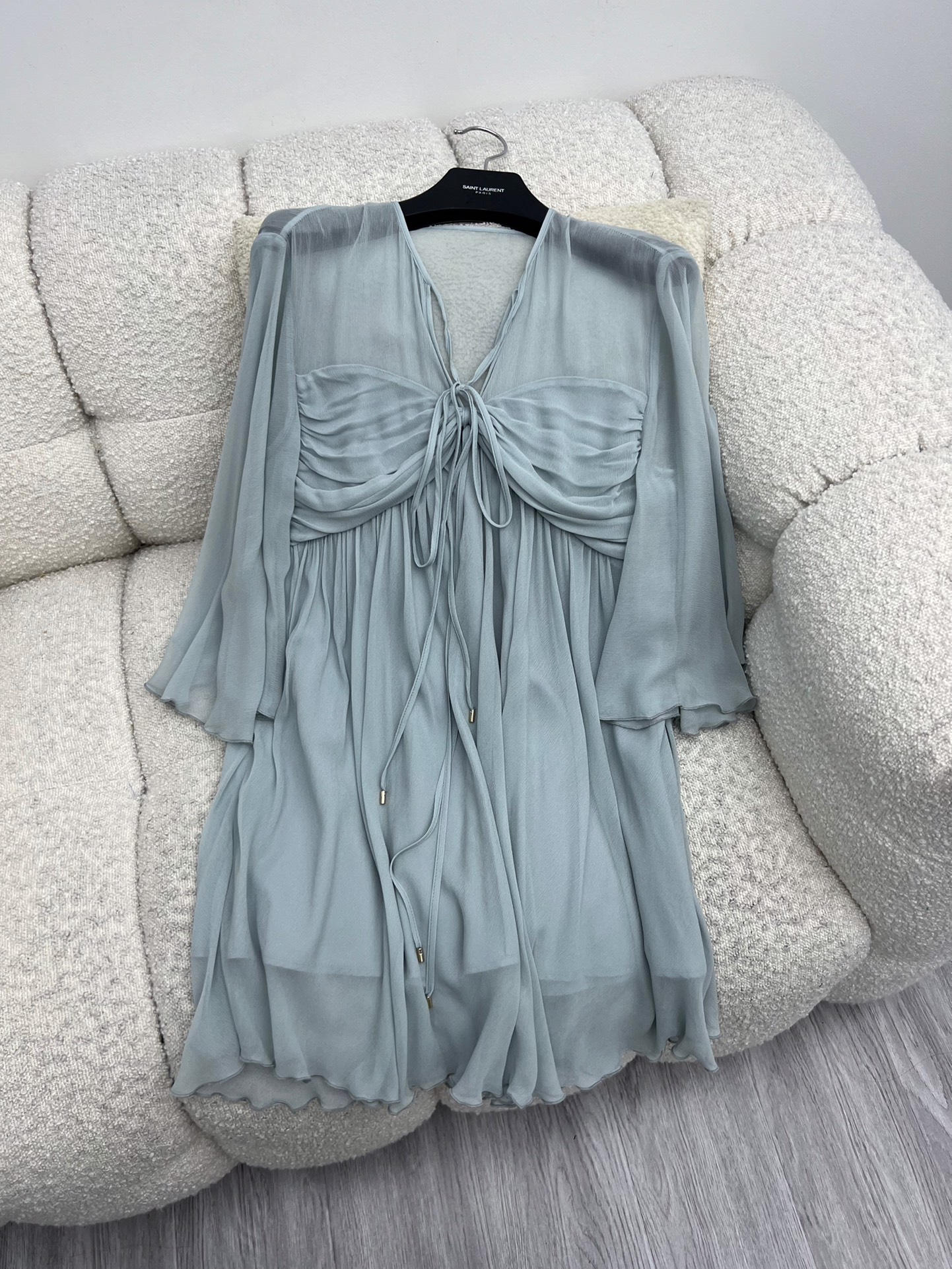 “Chloe Twilight Blue Dress: Soft Single-Rate Female Suit with Tie Details” - 图片 8