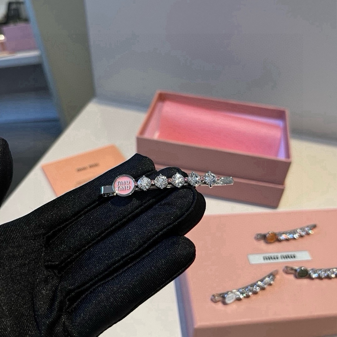 NO:619272,'Single' Miu Miu miumiu hairpins hairpins, hairpins, miumiu, hairpins19860909《单个》 缪缪miumiu发夹发夹,发夹,miumiu,hairpins,accessory