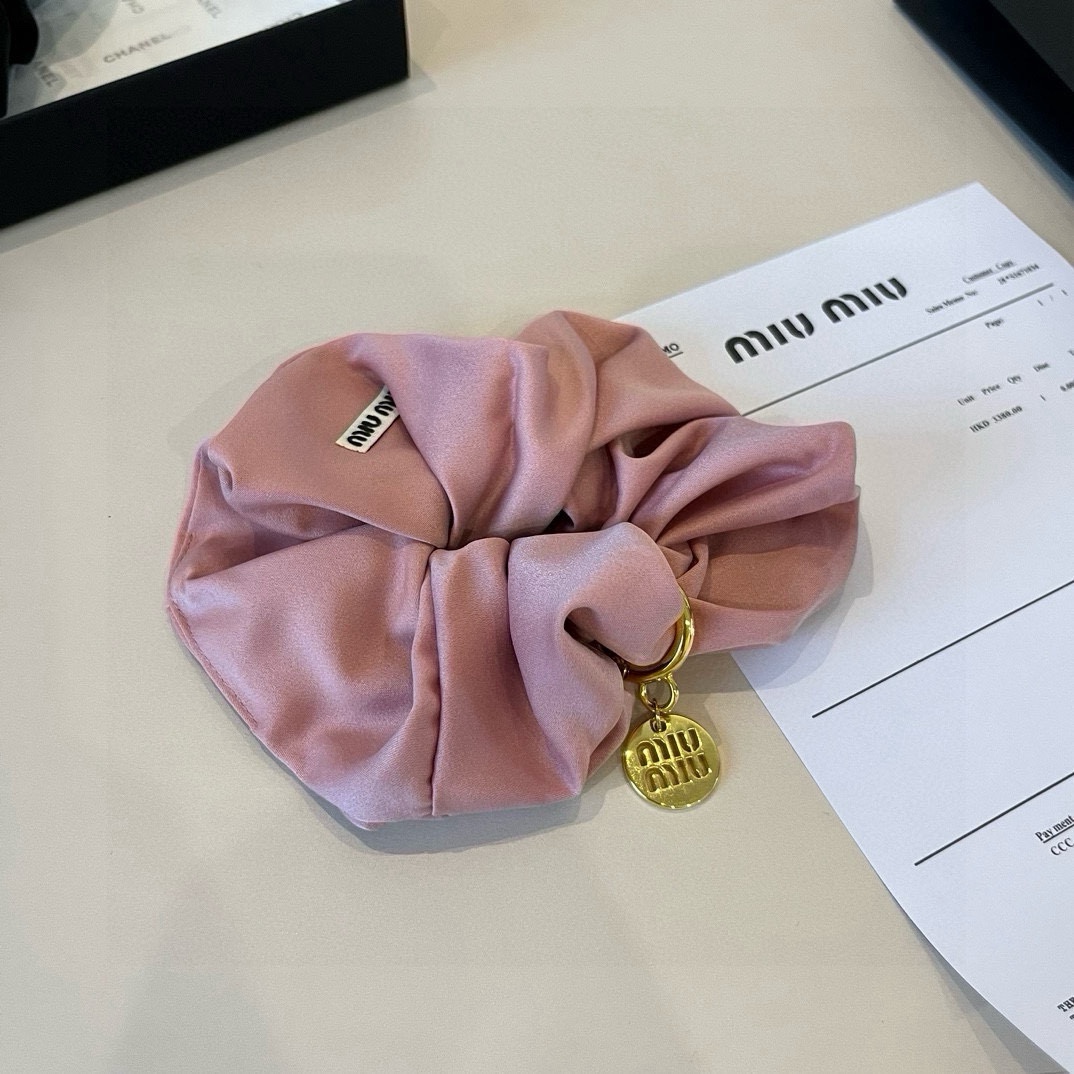 🆕

miumiu缪缪新款发圈