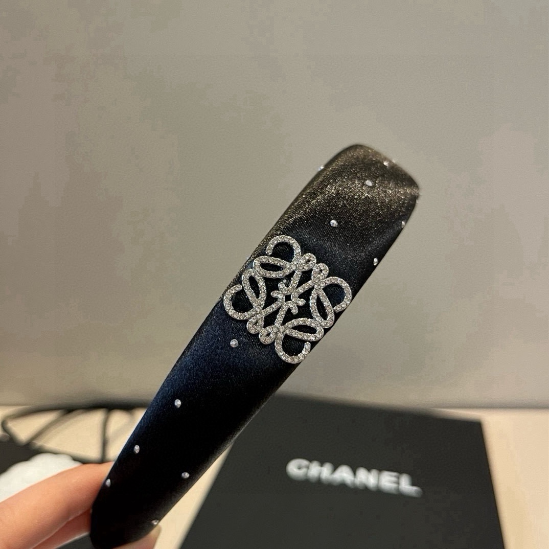 🆕

LOEWE罗意威发箍