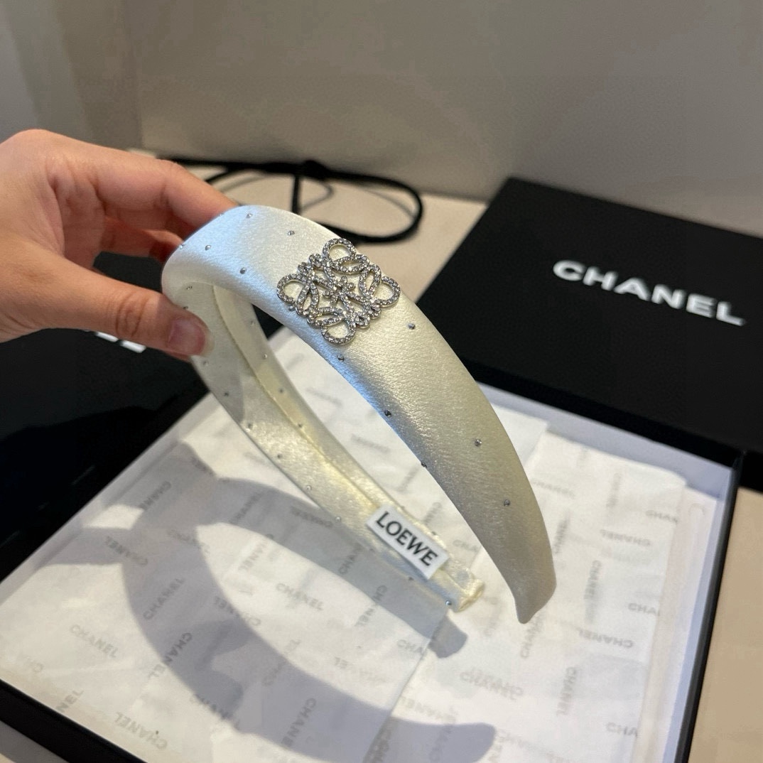 🆕

LOEWE罗意威发箍