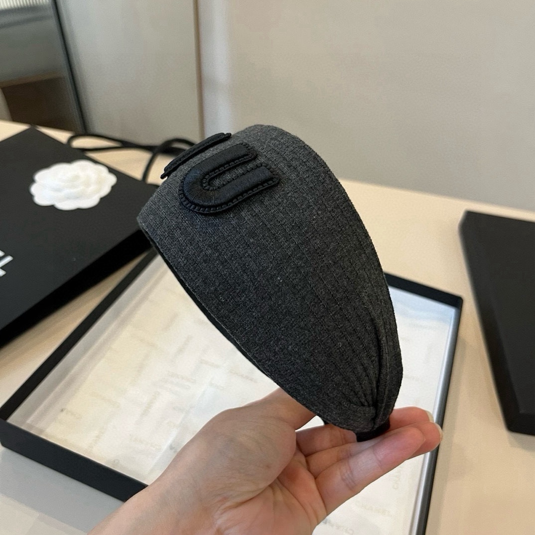 🆕

miumiu缪缪新款发箍