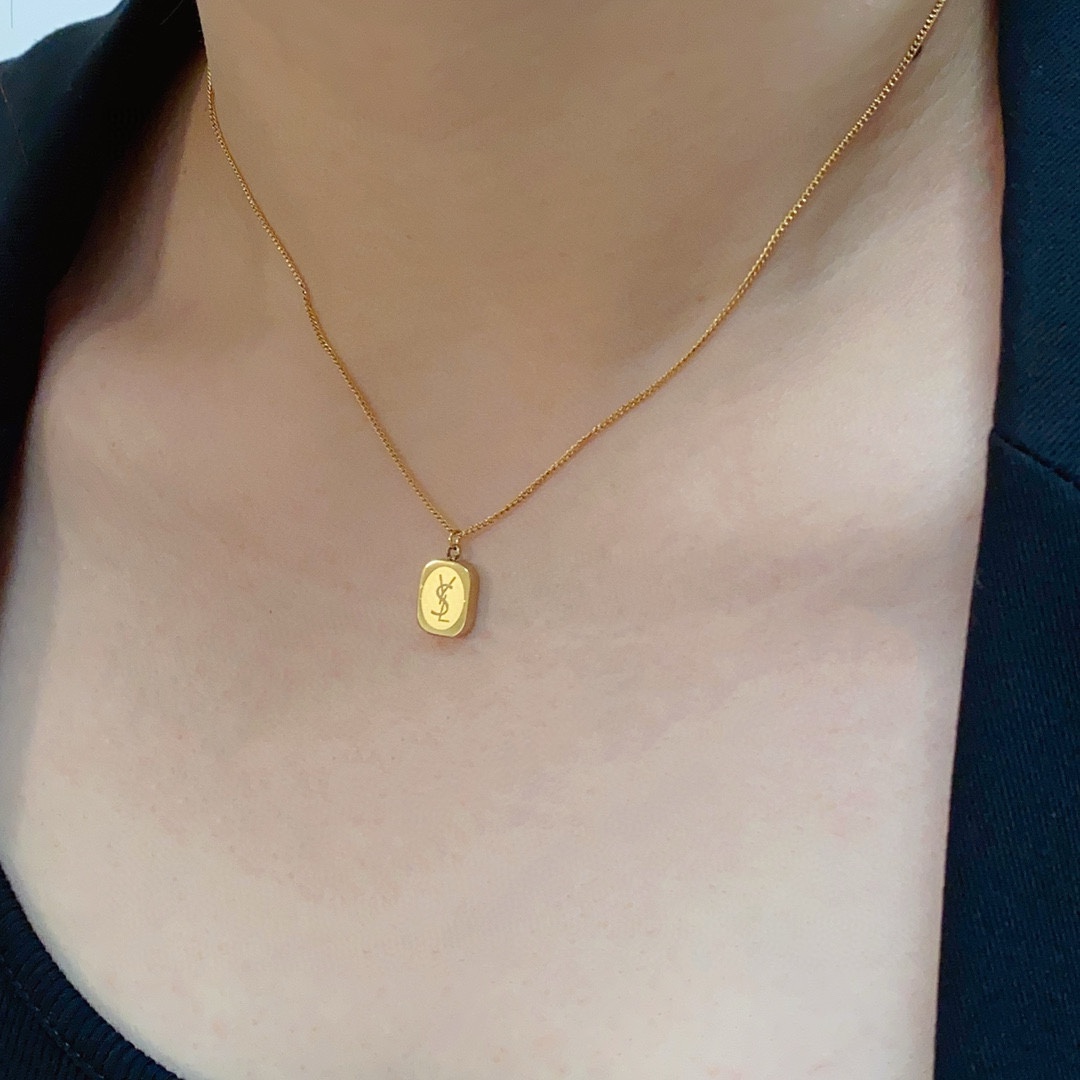 NO:380976,The latest YSL Saint Laurent alphabet fine necklace with logo original 14K imported stainless steel color-retaining material Yves Saint Laurent founded in 1961 Elegant abstract bold and chic design style makes it one of the famous brands in the luxury fashion industry. Leading the exquisite, fashionable and novel French fashion style. High quality, high-quality jewelry, saint laurent, saint laurent, saint laurent, saint laurent, saint laurent, necklace19860909最新款YSL 圣罗兰字母细项链尾标带logo原装14K进口精钢保色材质 Yves Saint Laurent 创立于1961年 优雅抽象大胆别致的设计风格使它成为奢华时尚界著名的品牌之一.引领精致、时尚、新颖的法国时尚风格.高品质,饰品精品,saint laurent,saint laurent,saint laurent,necklace,Jewelry