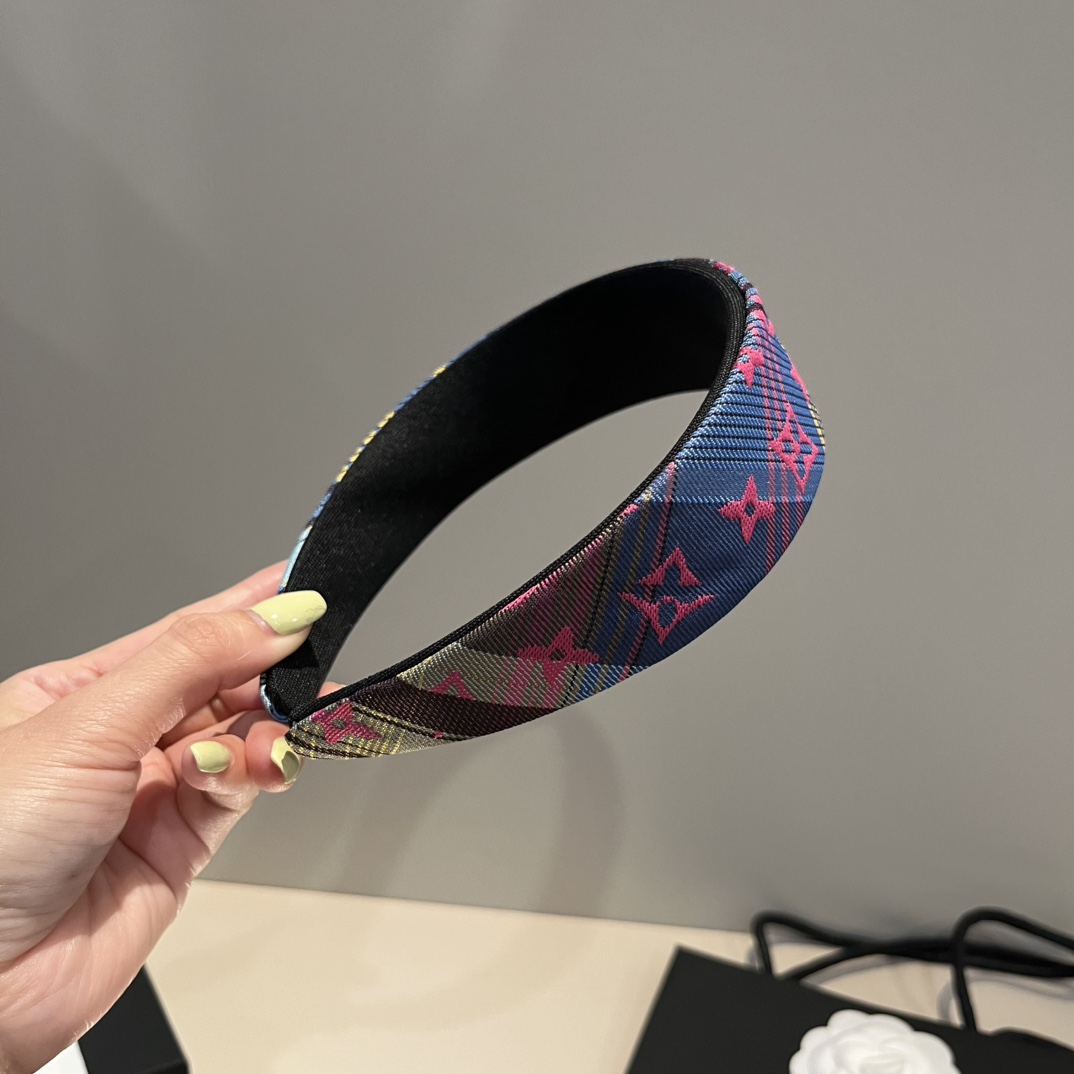 🆕


lv路易威登新款发箍