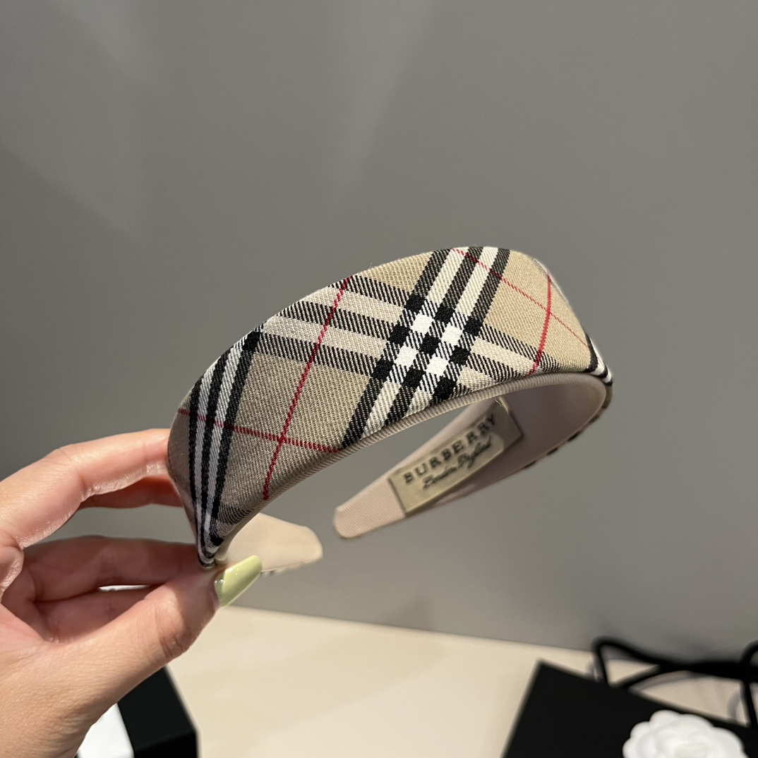 🆕


巴宝莉新款发箍