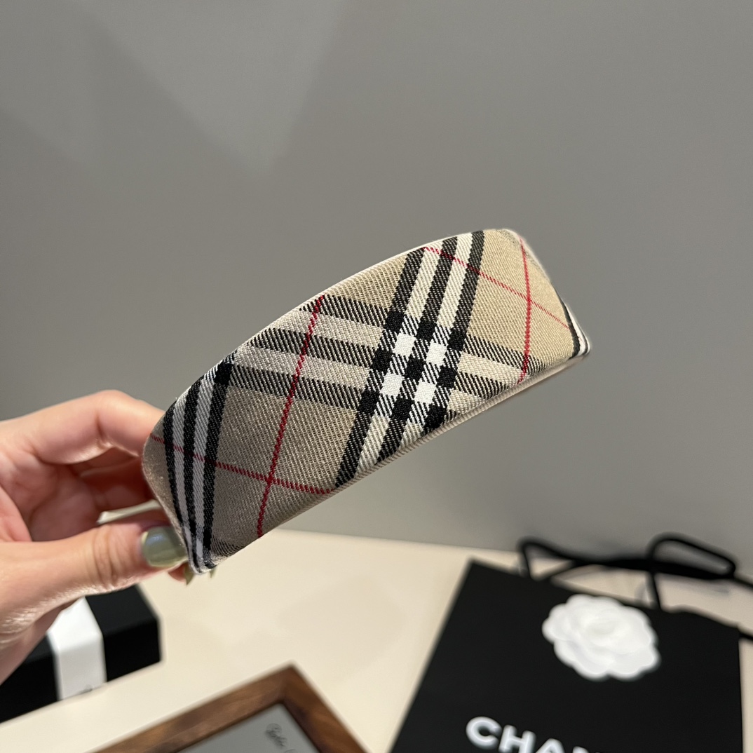 🆕


巴宝莉新款发箍