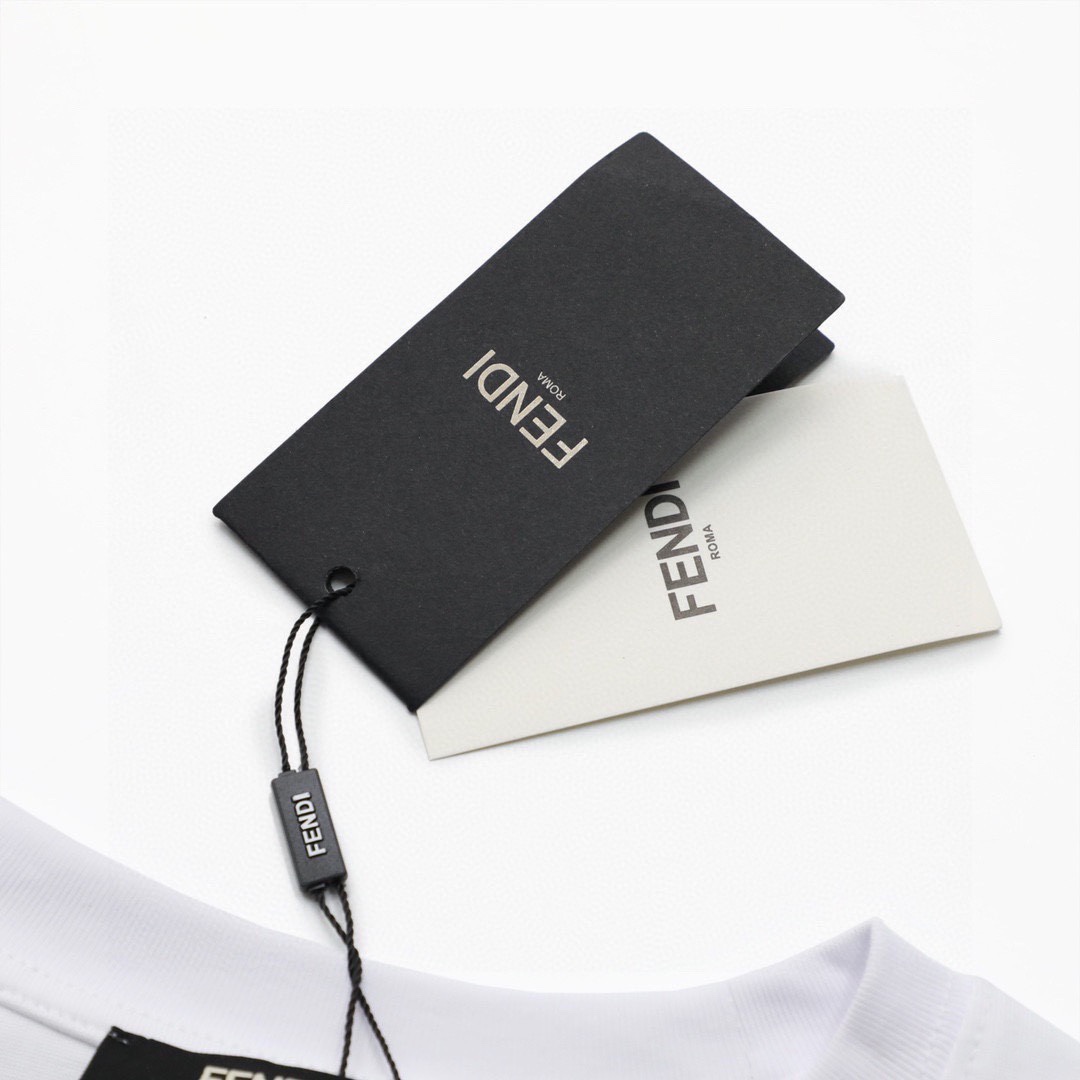 芬迪/Fendi 夏季新款 领口恶魔眼睛刺绣休闲圆领短袖T恤 黑色/白色