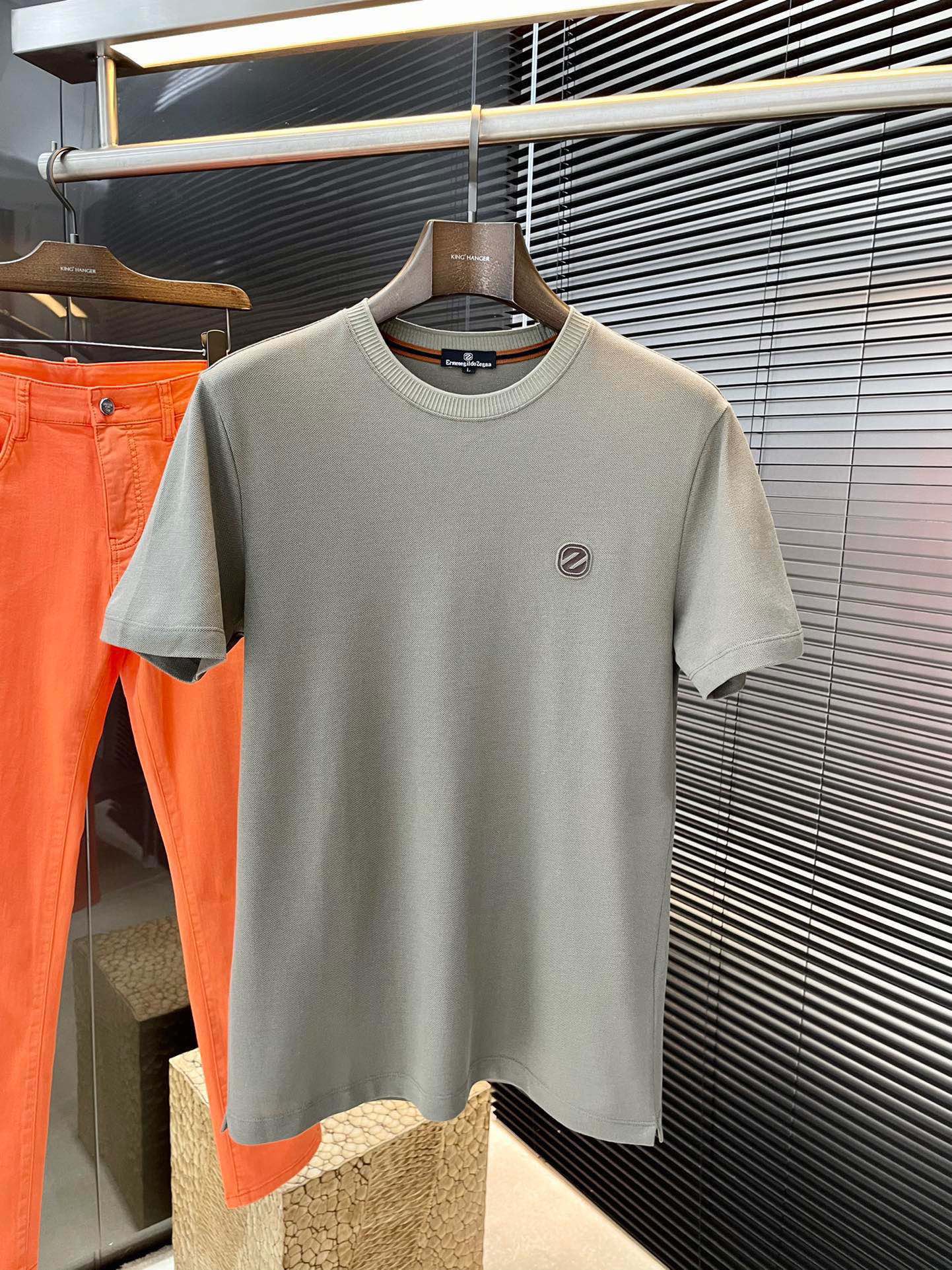 NO:474758,P Z Zegna- (Jegna) series VIP high-end customization 2025 new short-sleeved versatile styles, anyone can easily control the fabric fully customized craftsmanship, high-quality polyester fiber fabric, the fabric feels soft, the upper body is comfortable and soft. The simple style is very classy, ​​simple and unique, the style is very exquisite, the cut is very exquisite, and it will highlight the exquisiteness of business men!  Size M-3XL, zegna, T-shirt, alexander wang19860909P  Z Zegna-（杰尼亚）系列 VIP高级定制 2025新款短袖 百搭款式 任何人都可以轻松驾驭 面料全订制工艺 高定一等品聚脂纤维面料 面料手感柔软,上身舒适柔软 简约的款式非常显档次,简约个性时尚,版型剪裁非常精致,显气场,又会凸显商务男士的精致！尺码 M-3XL,,zegna,T-shirt,alexander wang,Men's clothing