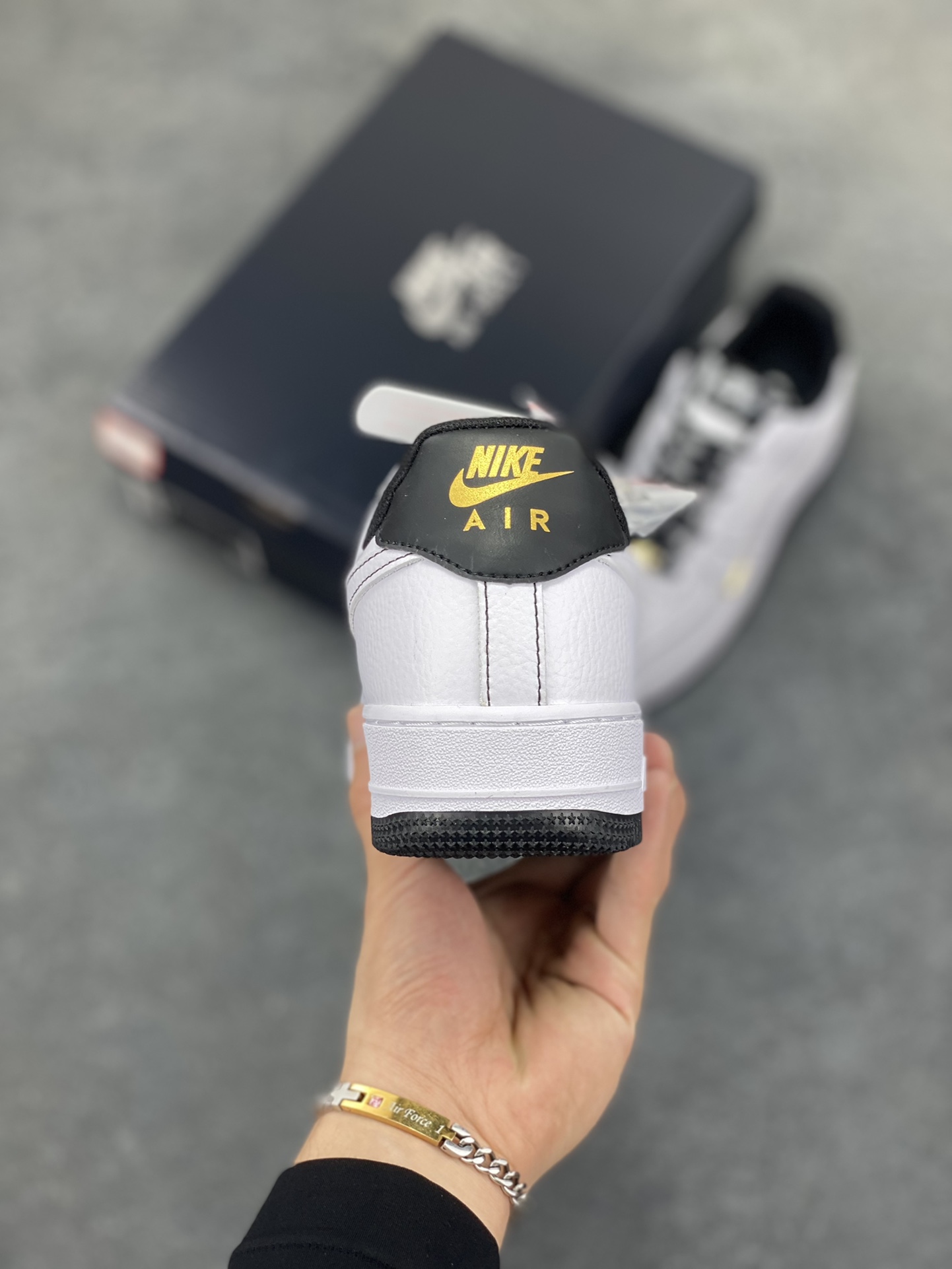 图片[4]-Nike Air Force 1 Low 白黑线小金勾 空军一号低帮运动休闲板鞋 原楦头原纸板 打造纯正空军版型#专注外贸渠道 全掌内置蜂窝气垫 #原盒配件 原厂中底钢印、拉帮完美 货号：IB6543-101 尺码：36 36.5 37.5 38 38.5 39 40 40.5 41 42 42.5 43 44 44.5 45-选品中心