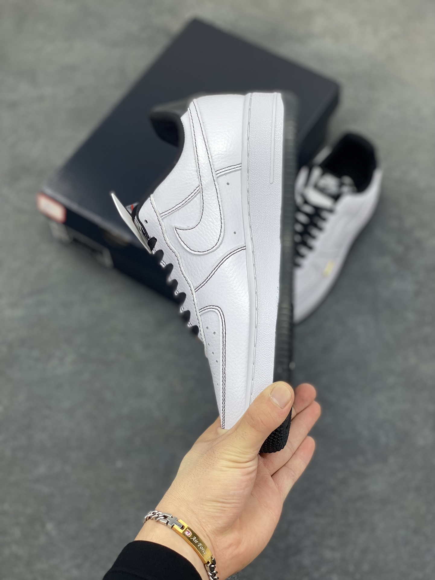 图片[3]-Nike Air Force 1 Low 白黑线小金勾 空军一号低帮运动休闲板鞋 原楦头原纸板 打造纯正空军版型#专注外贸渠道 全掌内置蜂窝气垫 #原盒配件 原厂中底钢印、拉帮完美 货号：IB6543-101 尺码：36 36.5 37.5 38 38.5 39 40 40.5 41 42 42.5 43 44 44.5 45-选品中心