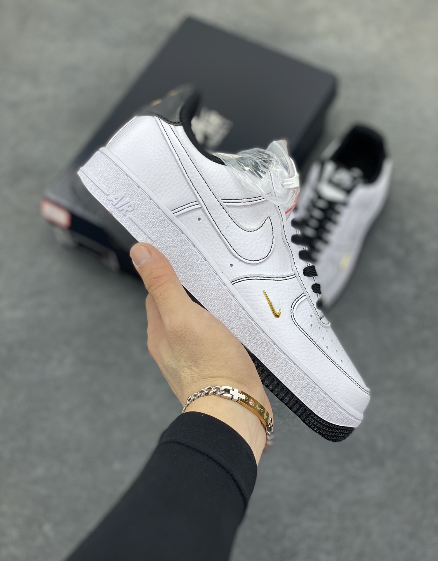 Nike Air Force 1 Low 白黑线小金勾 空军一号低帮运动休闲板鞋 原楦头原纸板 打造纯正空军版型#专注外贸渠道 全掌内置蜂窝气垫 #原盒配件 原厂中底钢印、拉帮完美 货号：IB6543-101 尺码：36 36.5 37.5 38 38.5 39 40 40.5 41 42 42.5 43 44 44.5 45-选品中心