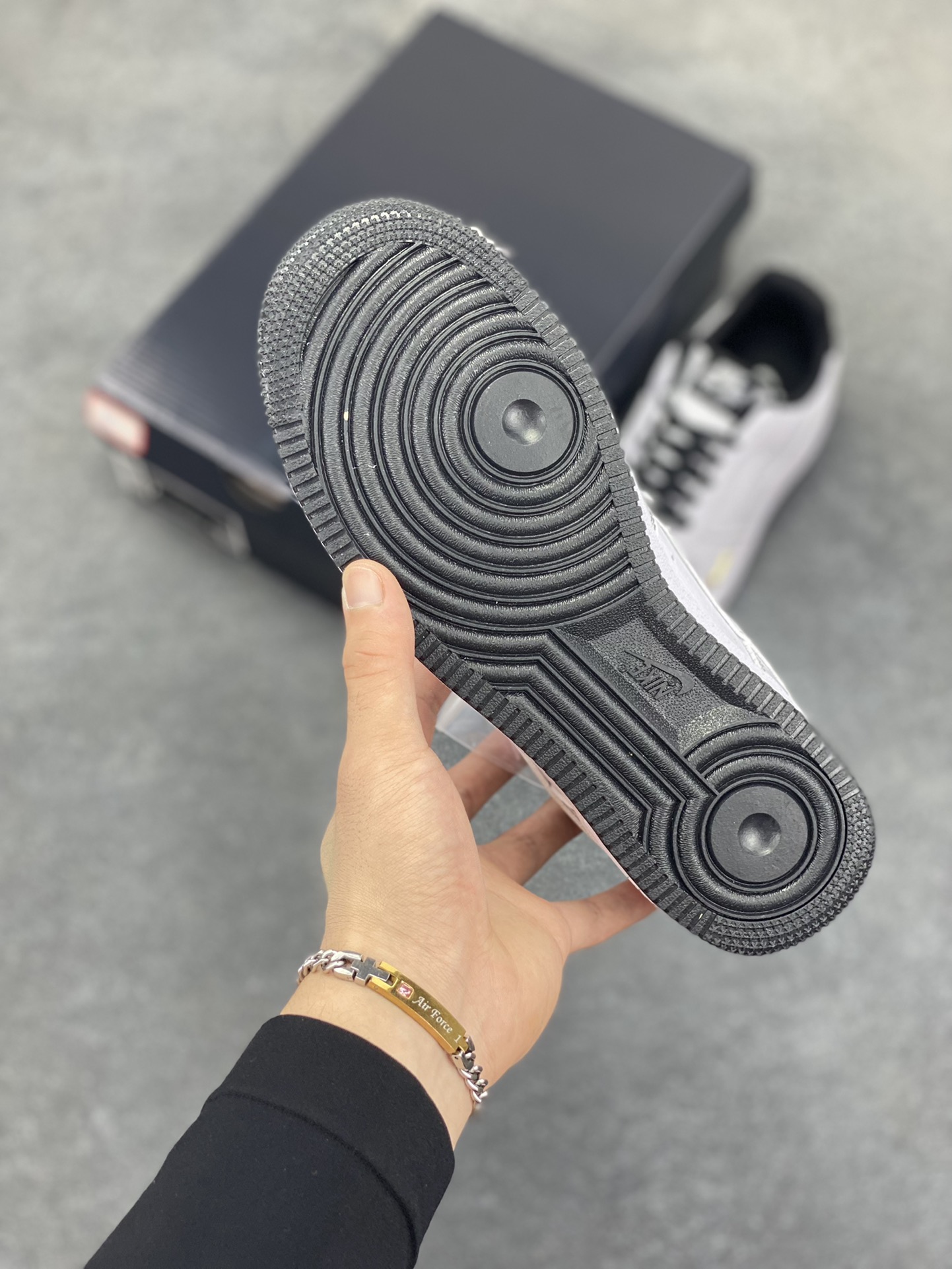 图片[5]-Nike Air Force 1 Low 白黑线小金勾 空军一号低帮运动休闲板鞋 原楦头原纸板 打造纯正空军版型#专注外贸渠道 全掌内置蜂窝气垫 #原盒配件 原厂中底钢印、拉帮完美 货号：IB6543-101 尺码：36 36.5 37.5 38 38.5 39 40 40.5 41 42 42.5 43 44 44.5 45-选品中心