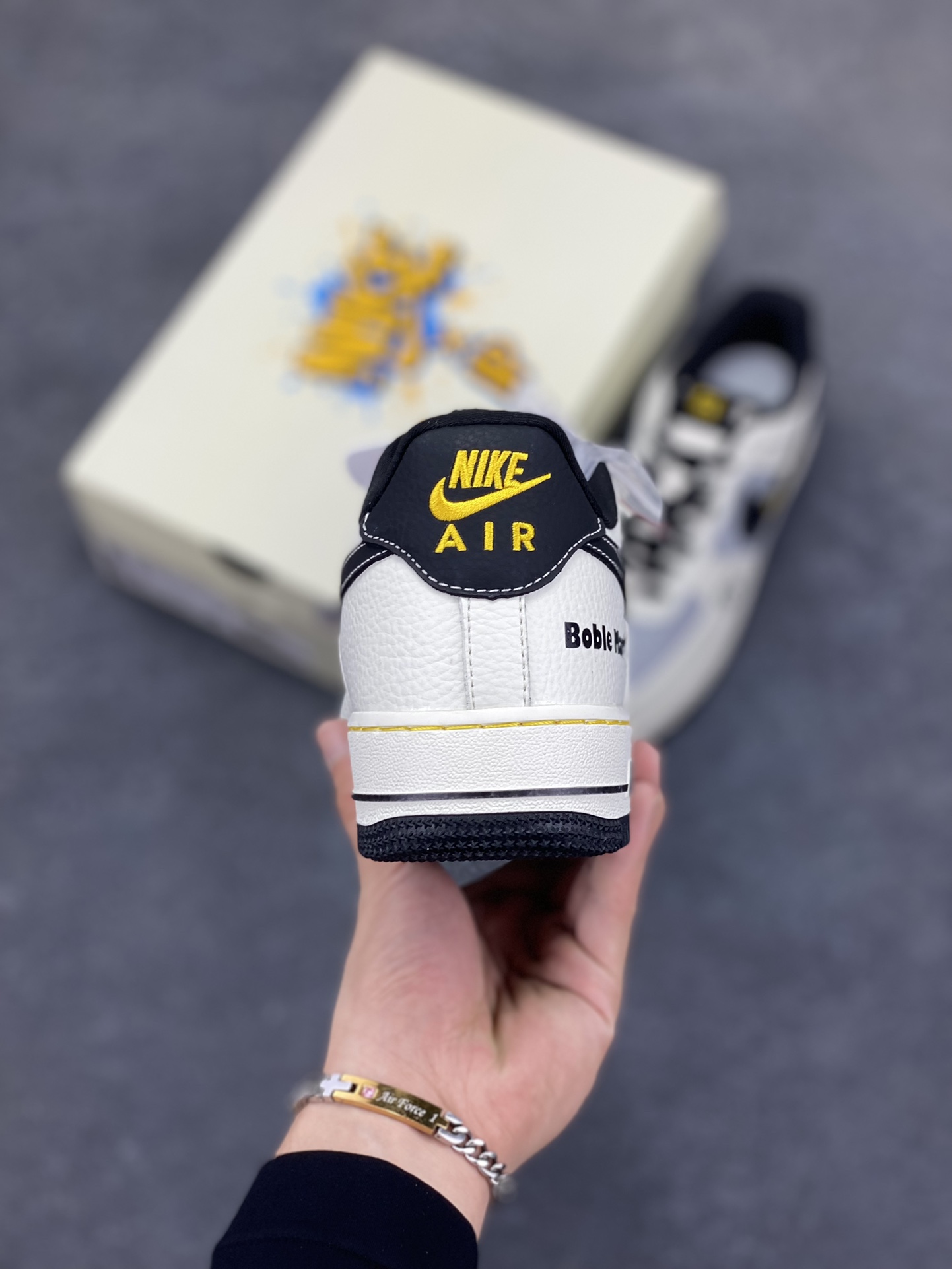 图片[4]-NIke Air Force 1 \’07 Low 泡泡玛特联名–白灰黑金 空军一号低帮 运动鞋 休闲鞋 折边针车 工艺难度大 原楦头原纸板 原装鞋盒 原厂鞋底 超高清洁度 细节完美 货号：SC0601-564 尺码：36 36.5 37.5 38 38.5 39 40 40.5 41 42 42.5 43 44 44.5 45-选品中心