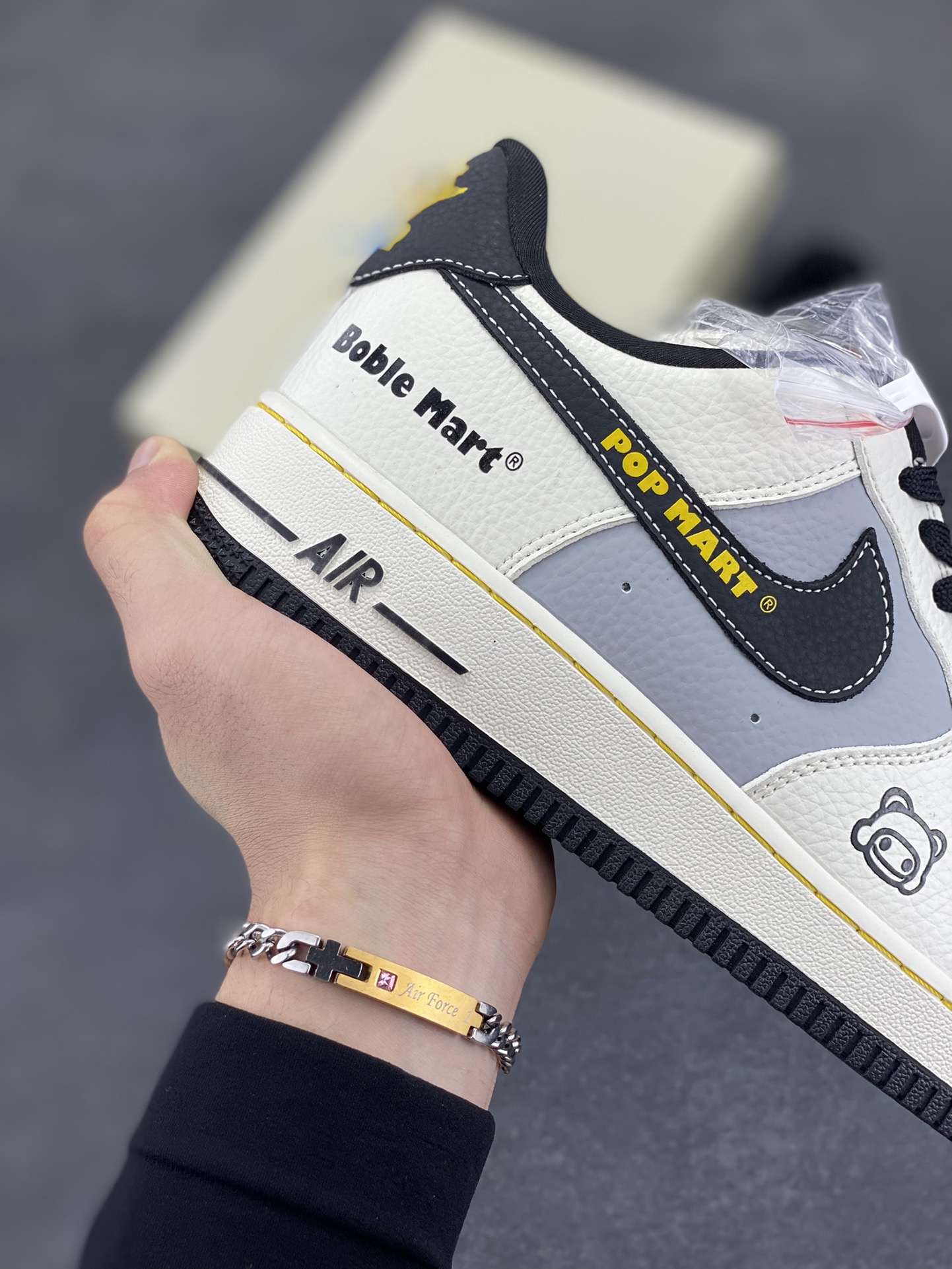 图片[6]-NIke Air Force 1 \’07 Low 泡泡玛特联名–白灰黑金 空军一号低帮 运动鞋 休闲鞋 折边针车 工艺难度大 原楦头原纸板 原装鞋盒 原厂鞋底 超高清洁度 细节完美 货号：SC0601-564 尺码：36 36.5 37.5 38 38.5 39 40 40.5 41 42 42.5 43 44 44.5 45-选品中心