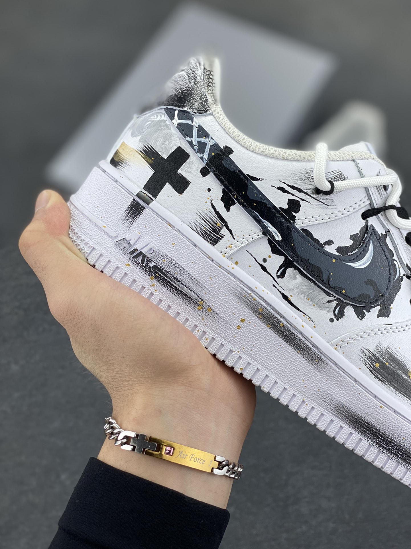 图片[6]-【定制球鞋】纯手工绘画Nike Air Force 1 侠刀 中国风 新中式 武侠 江湖 侠客 逍遥 高街 小众 个性 改色手绘 耐磨 低帮 板鞋 黑白男女同款 黑白灰黑白折边针车 工艺难度大 原楦头原纸板 原装鞋盒 定制五金配件 内置全掌气垫 原厂鞋底 货号：CW2288-111 尺码：36 36.5 37.5 38 38.5 39 40 405. 41 42 42.5 43 44 44.5 45-选品中心