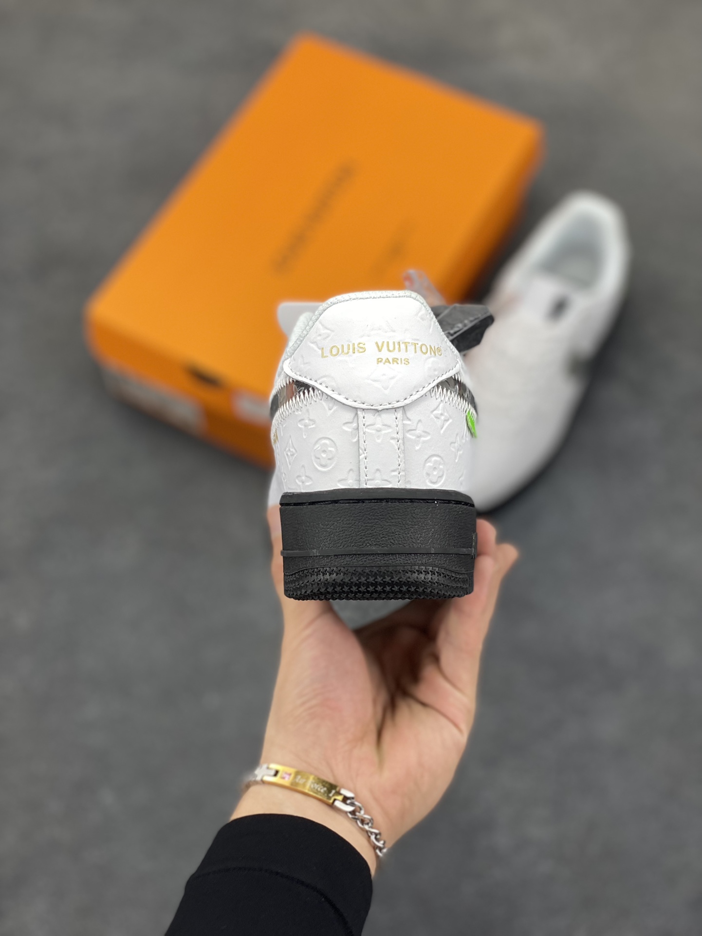 图片[4]-Nike Air Force 1 Low 空军一号低帮百搭休闲运动板鞋。柔软、弹性十足的缓震性能和出色的中底设计，横跨复古与现代的外型结合，造就出风靡全球三十多年的Force 1，直到今天还深受青睐。 货号：IA9VMA 尺码：36 36.5 37.5 38 38.5 39 40 40.5 41 42 42.5 43 44 44.5 45-选品中心