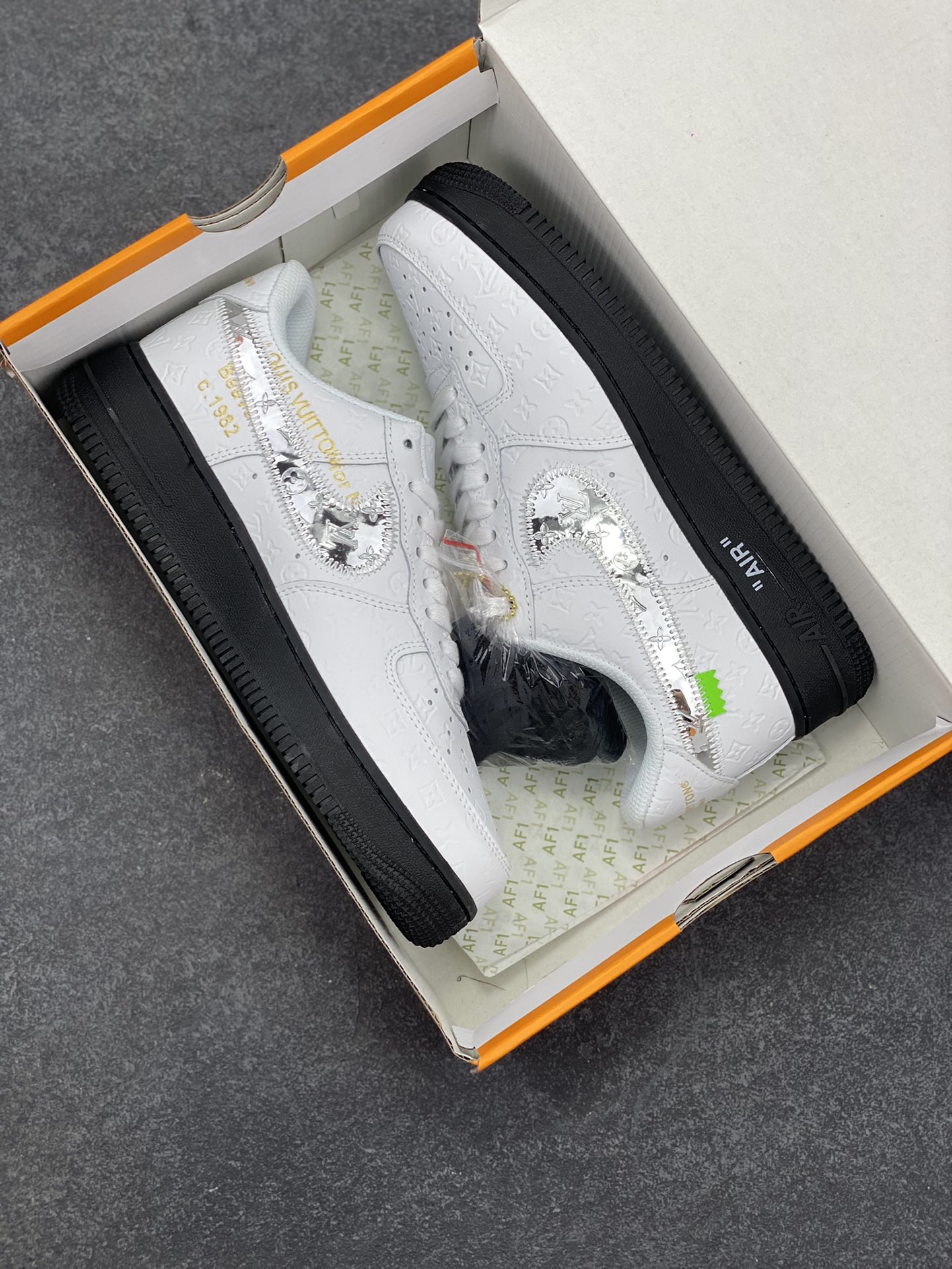图片[9]-Nike Air Force 1 Low 空军一号低帮百搭休闲运动板鞋。柔软、弹性十足的缓震性能和出色的中底设计，横跨复古与现代的外型结合，造就出风靡全球三十多年的Force 1，直到今天还深受青睐。 货号：IA9VMA 尺码：36 36.5 37.5 38 38.5 39 40 40.5 41 42 42.5 43 44 44.5 45-选品中心