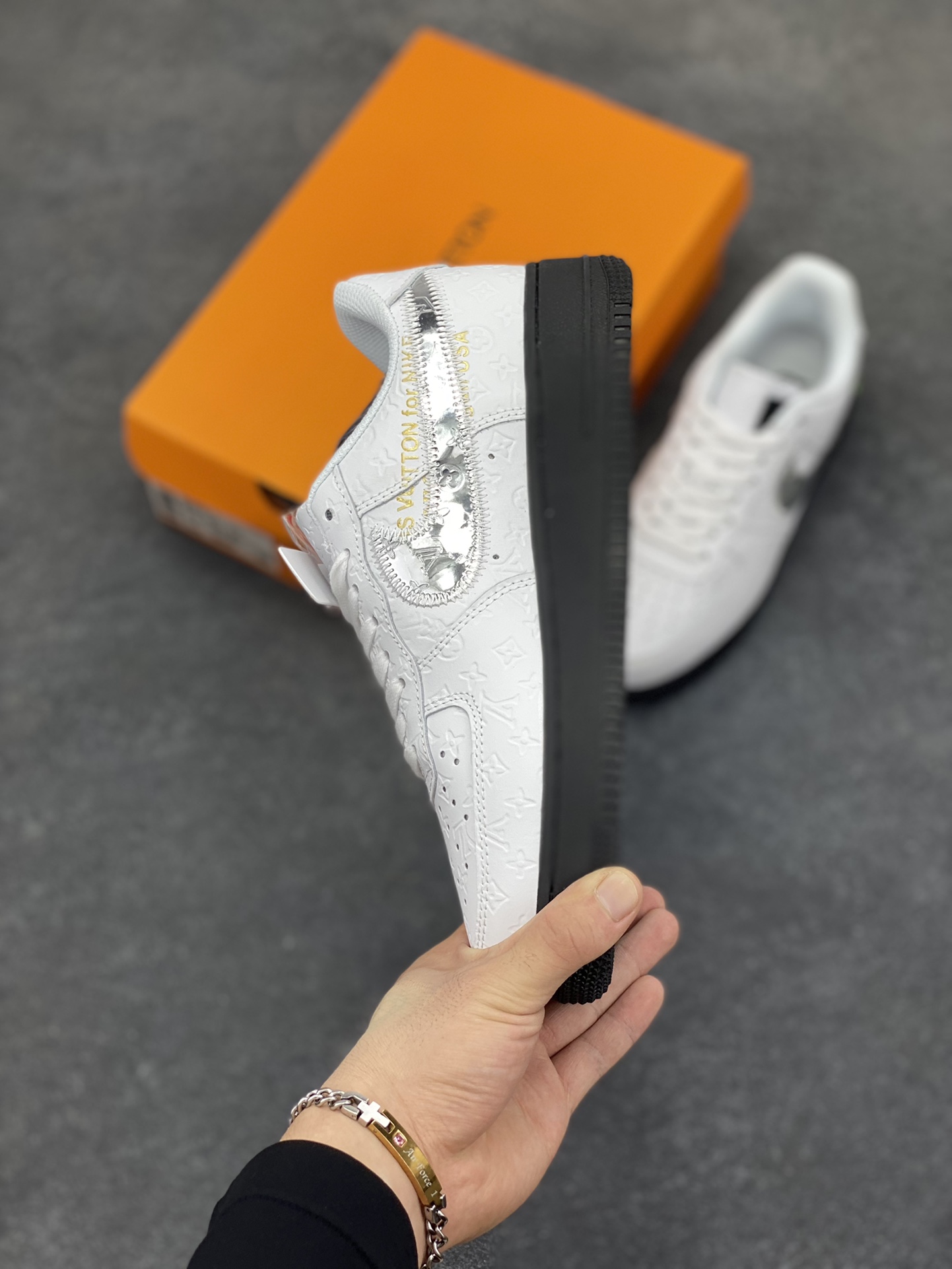 图片[3]-Nike Air Force 1 Low 空军一号低帮百搭休闲运动板鞋。柔软、弹性十足的缓震性能和出色的中底设计，横跨复古与现代的外型结合，造就出风靡全球三十多年的Force 1，直到今天还深受青睐。 货号：IA9VMA 尺码：36 36.5 37.5 38 38.5 39 40 40.5 41 42 42.5 43 44 44.5 45-选品中心