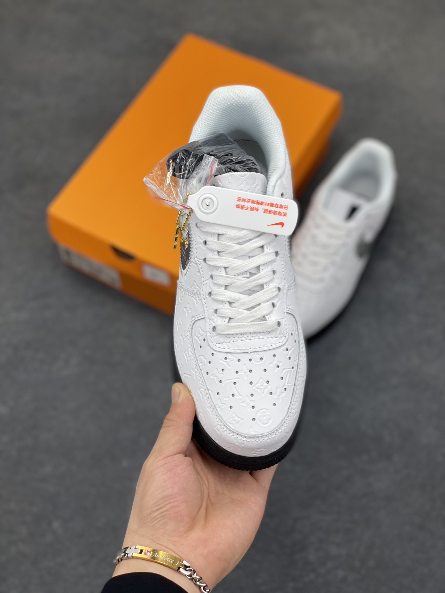 图片[2]-Nike Air Force 1 Low 空军一号低帮百搭休闲运动板鞋。柔软、弹性十足的缓震性能和出色的中底设计，横跨复古与现代的外型结合，造就出风靡全球三十多年的Force 1，直到今天还深受青睐。 货号：IA9VMA 尺码：36 36.5 37.5 38 38.5 39 40 40.5 41 42 42.5 43 44 44.5 45-选品中心