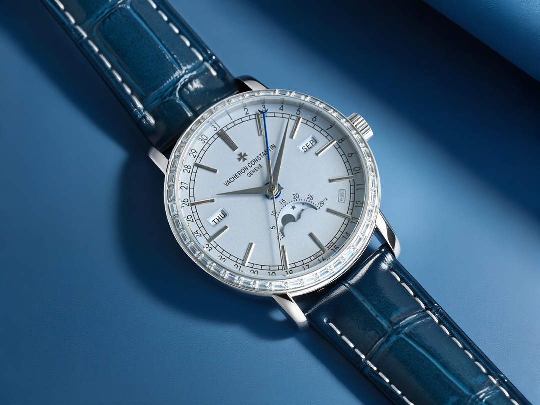 NO:339394,Unified New Patek Philippe Complex Function Timepiece Swarovski Diamond Edition The perfect fusion of 38mm exquisiteness and skills The Patek Philippe Complex Function Timepiece 38mm watch redefines the exquisite aesthetics of high-end watchmaking with elegant size and excellent craftsmanship. The 38mm case diameter is not only suitable for the wear needs of modern gentlemen, but also retains the elegant temperament of a classic watch. The case is made of nano-electroplating rose gold or platinum, with smooth lines and exquisite details showing ingenuity. This watch is equipped with a complex functional movement independently developed by Patek Philippe, integrating date display, moon phase, chronograph and other functions, showing the brand's extraordinary accomplishments in the field of complex functions. The dial layout is clear and harmonious, and matched with exquisite hands and scales, each detail highlights Patek Philippe's pursuit of perfection.  Whether it is business occasions or daily wear, Patek Philippe's complex function timepiece can become an elegant landscape on the wrist. It is not only a watch, but also a work that inherits the art of time, carrying Patek Philippe's commitment to excellence and eternity. Patek Philippe - treasured for the next generation.,,patek philippe19860909统一 新品百达翡丽复杂功能时计施华洛方钻版 38mm精致与技艺的完美融合 百达翡丽复杂功能时计38mm腕表,以优雅的尺寸与卓越的工艺,重新定义了高级制表的精致美学.38毫米的表壳直径,既适合现代绅士的佩戴需求,又保留了经典腕表的优雅气质.表壳采用纳米电镀玫瑰金或白金打造,线条流畅,细节处尽显匠心.  这款腕表搭载百达翡丽自主研发的复杂功能机芯,集日期显示、月相、计时等多项功能于一身,展现了品牌在复杂功能领域的非凡造诣.表盘布局清晰而和谐,搭配精致的指针与刻度,每一处细节都彰显着百达翡丽对完美的追求.  无论是商务场合还是日常佩戴,百达翡丽复杂功能时计都能成为腕间的一抹优雅风景.它不仅是一枚腕表,更是一件传承时间艺术的作品,承载着百达翡丽对卓越与永恒的承诺.  百达翡丽——为下一代珍藏.,,patek philippe,Watch