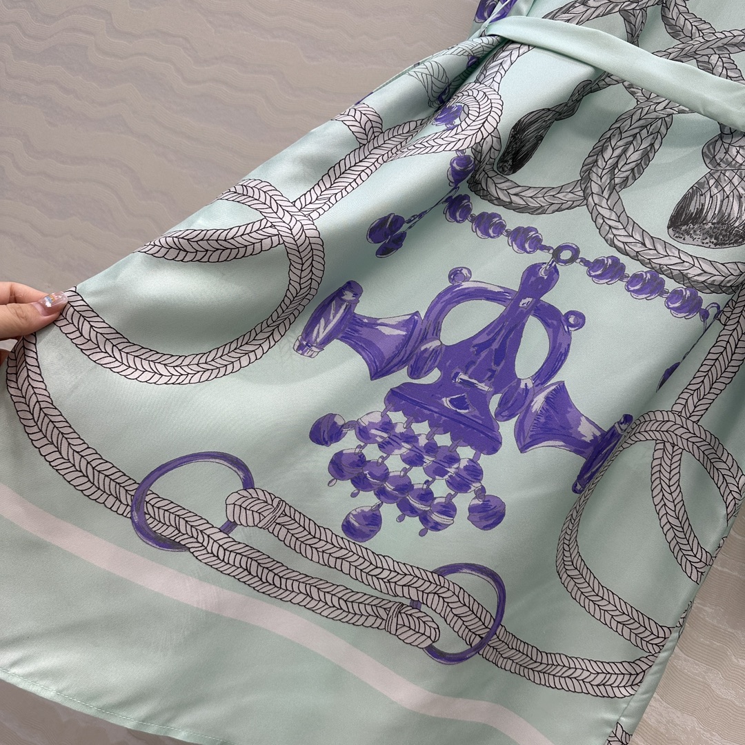 独家首发，原单品质💕 H系25s早秋新品衬衫领连衣裙！薄荷绿Palefroi Remix图案定位印花10