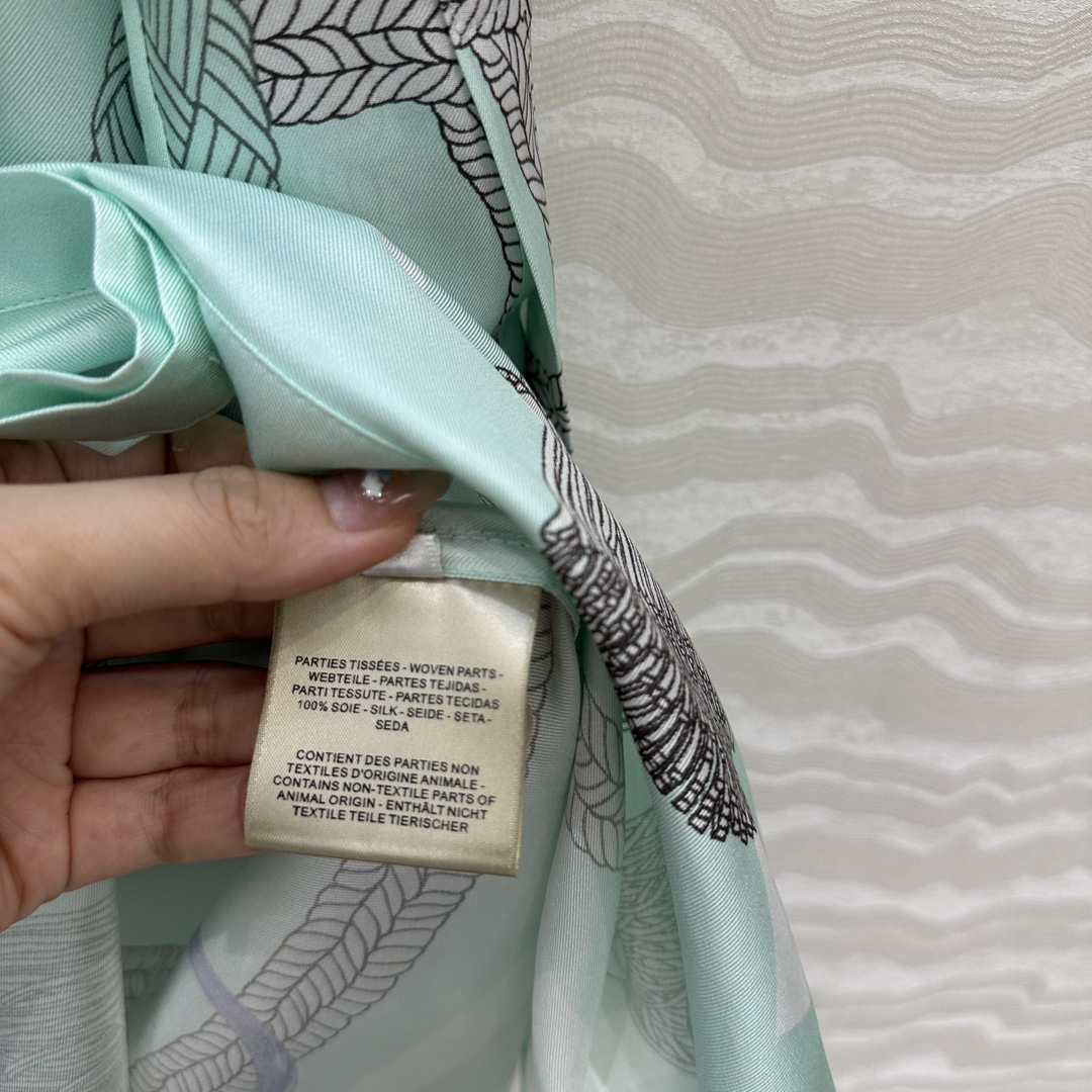 独家首发，原单品质💕 H系25s早秋新品衬衫领连衣裙！薄荷绿Palefroi Remix图案定位印花10